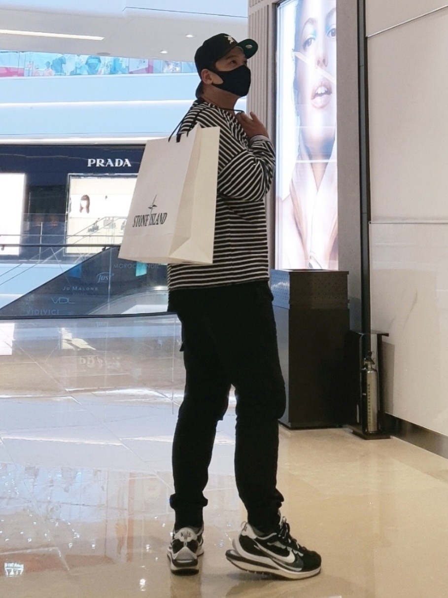 Nike x Sacai VaporWaffle Black White, Stone Island 31414 Cargo Pants Black - 20FW 착용 스타일 - 5