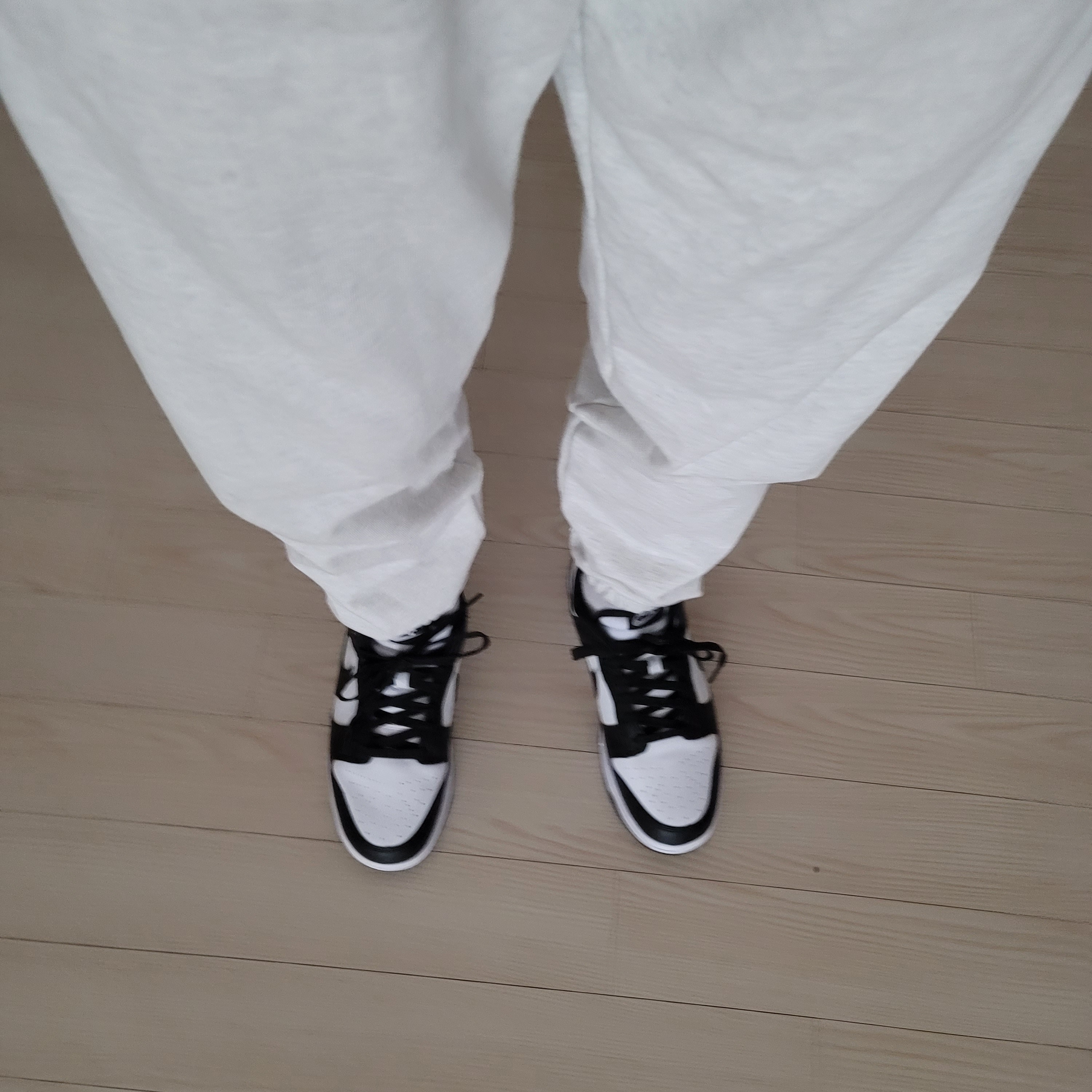 Nike Dunk Low Retro Black 착용 스타일 - 2
