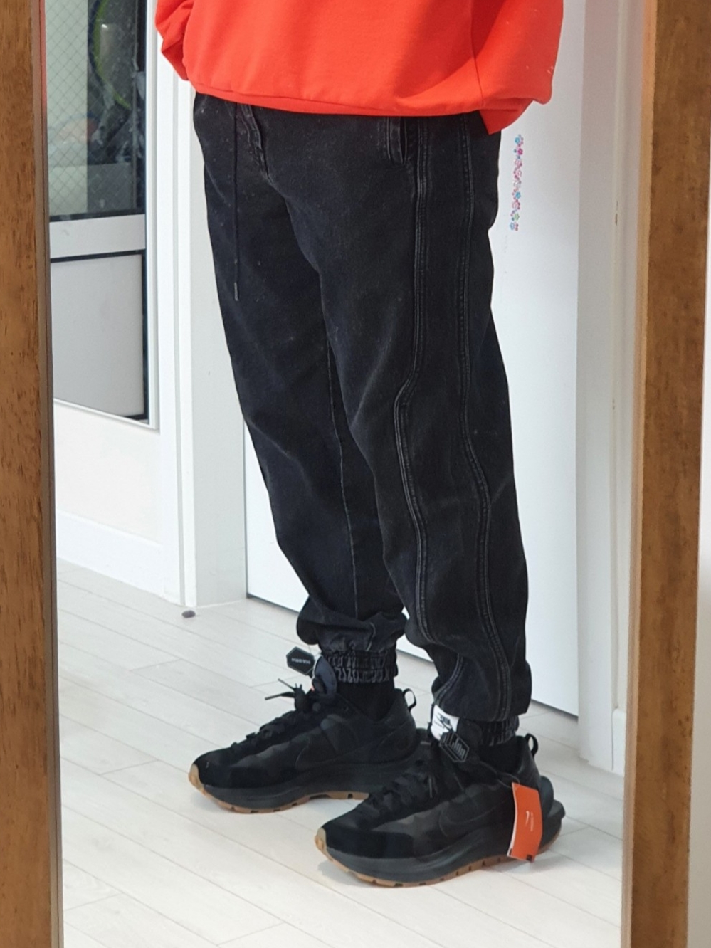 Nike x Sacai VaporWaffle Black and Gum 착용 스타일 - 1