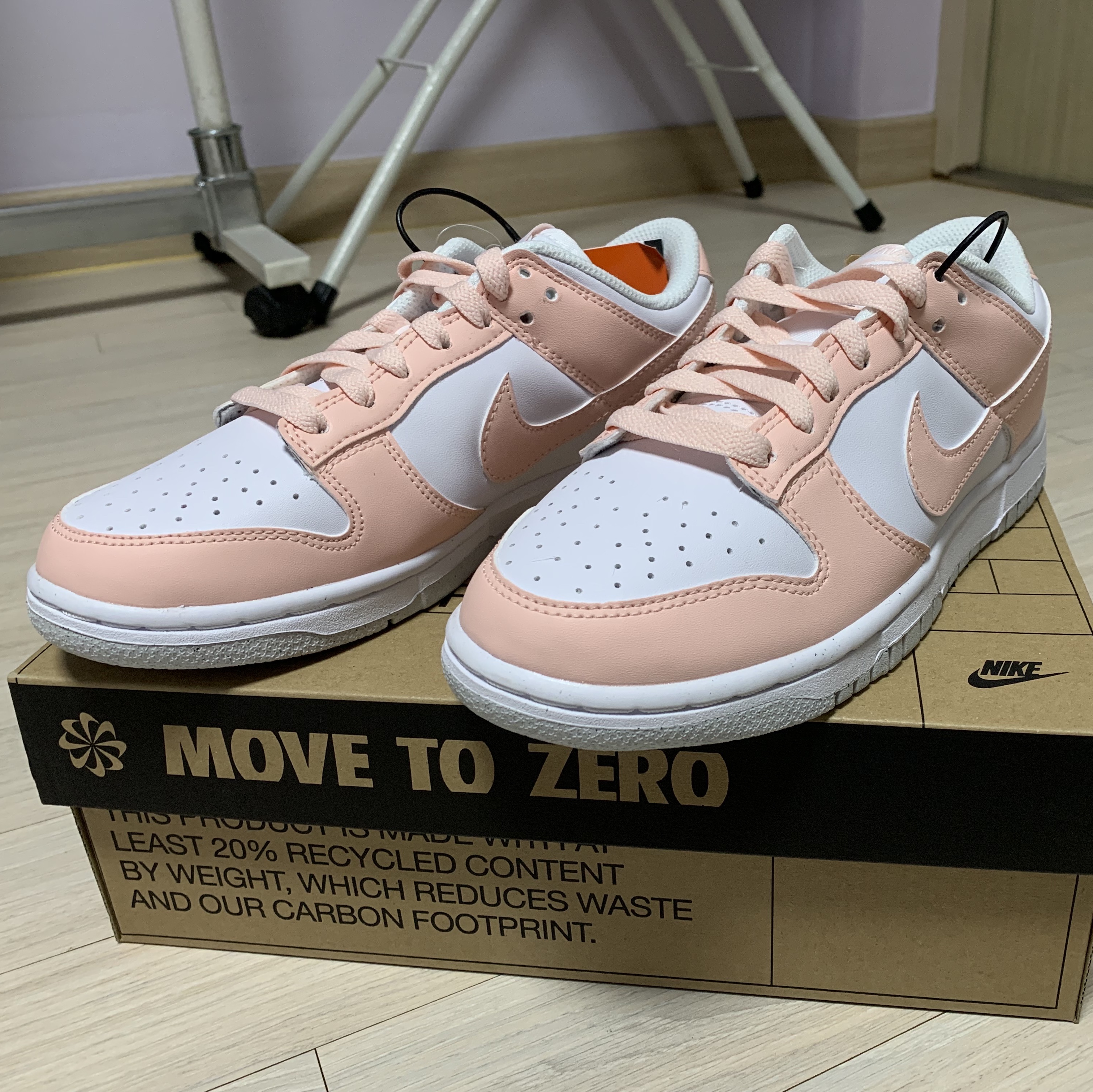 (W) Nike Dunk Low Next Nature Pale Coral 착용 스타일 - 1