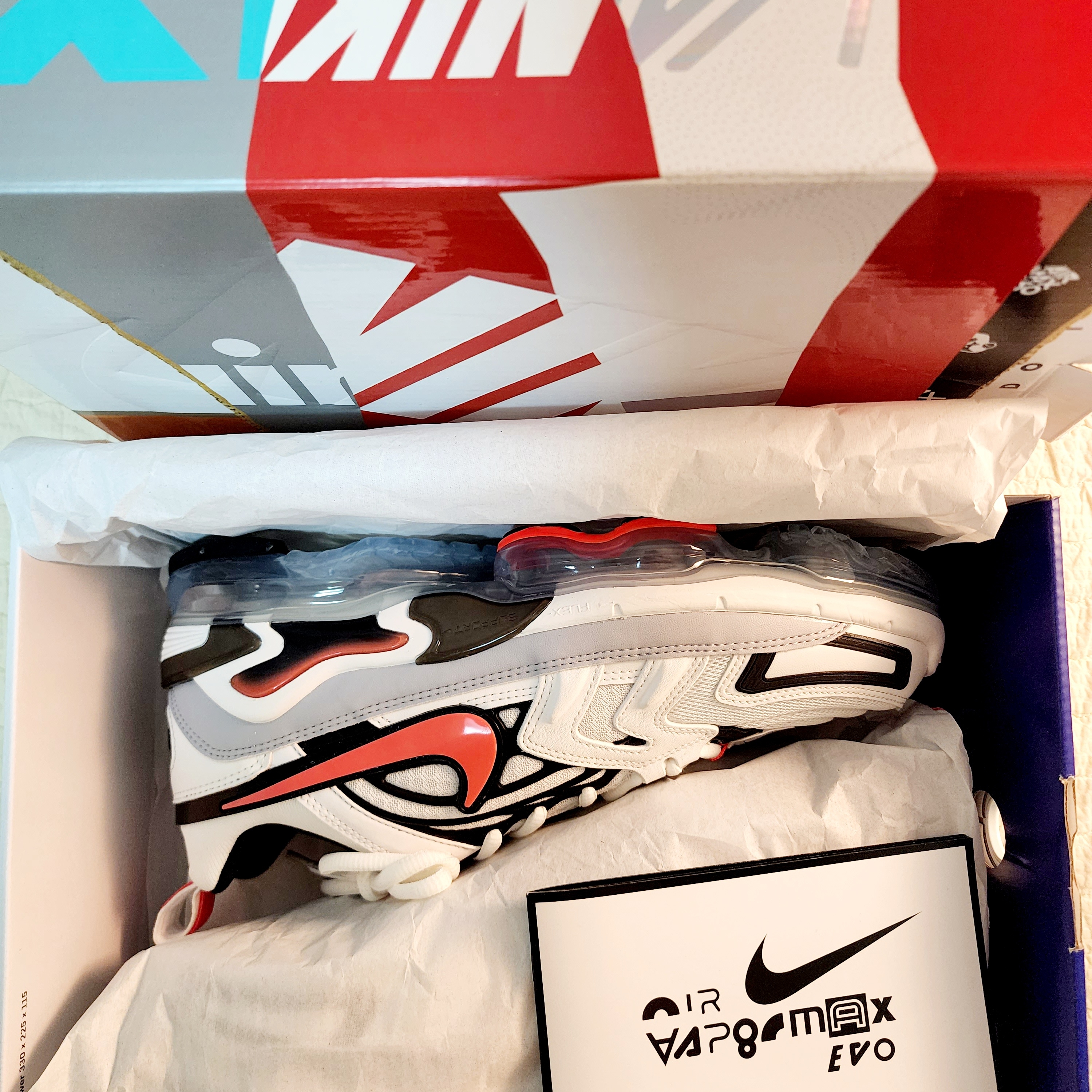 Nike Air VaporMax EVO Summit White Bright Crimson 착용 스타일 - 4