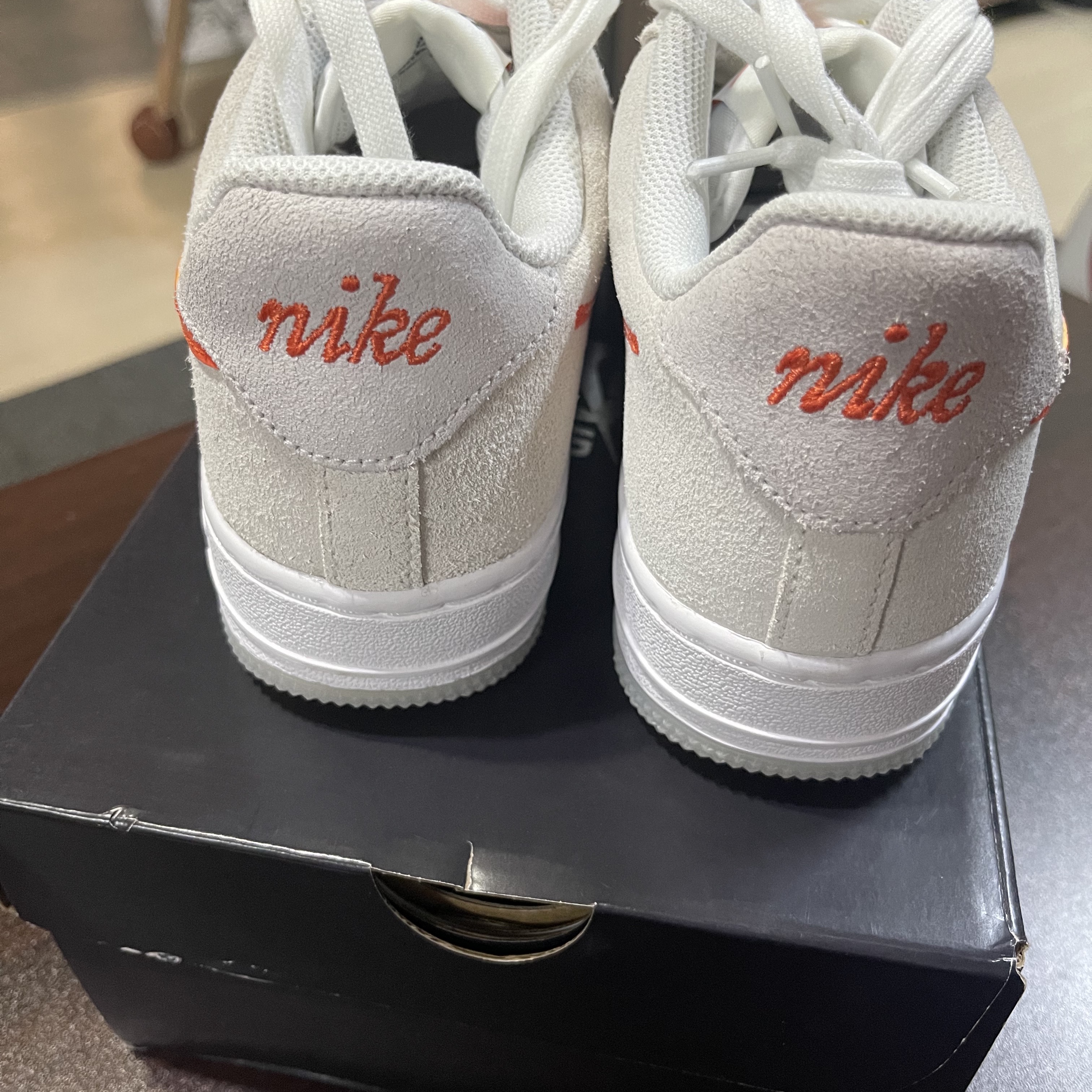 (W) Nike Air Force 1 '07 SE First Use Orange Sail 착용 스타일 - 1