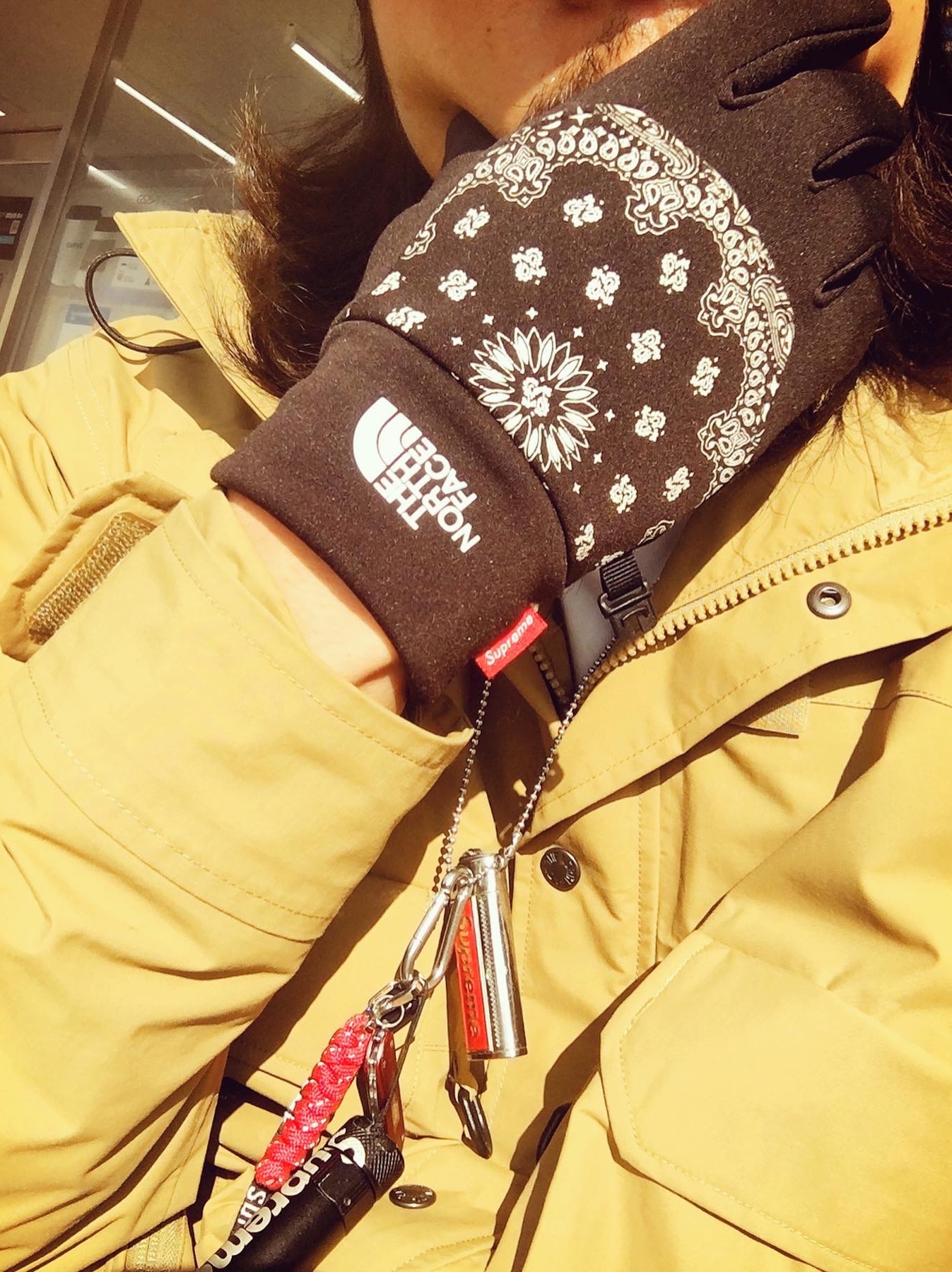 Jordan 1 x Travis Scott Retro High OG SP Mocha, Supreme x The North Face Cargo Jacket Gold - 20SS 착용 스타일 - 4