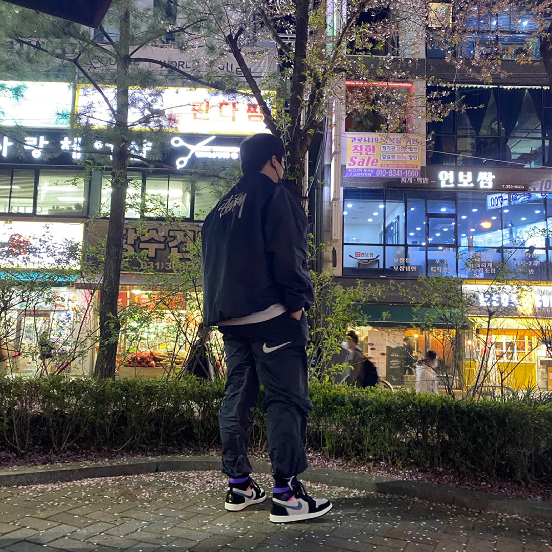 Nike x Stussy Windrunner Jacket Off Noir, Nike x Stussy Beach Pants Off Noir 착용 스타일
