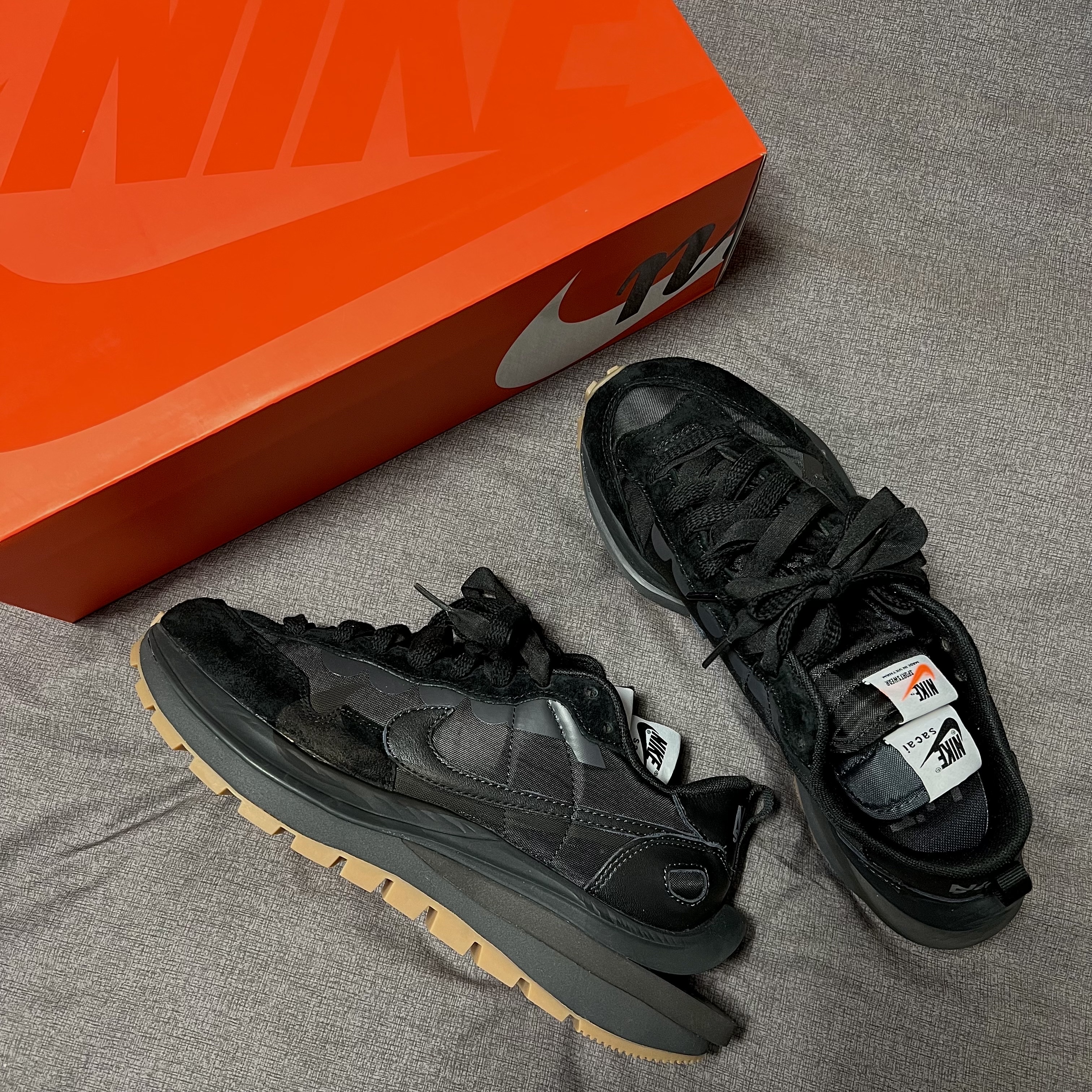 Nike x Sacai VaporWaffle Black and Gum 착용 스타일