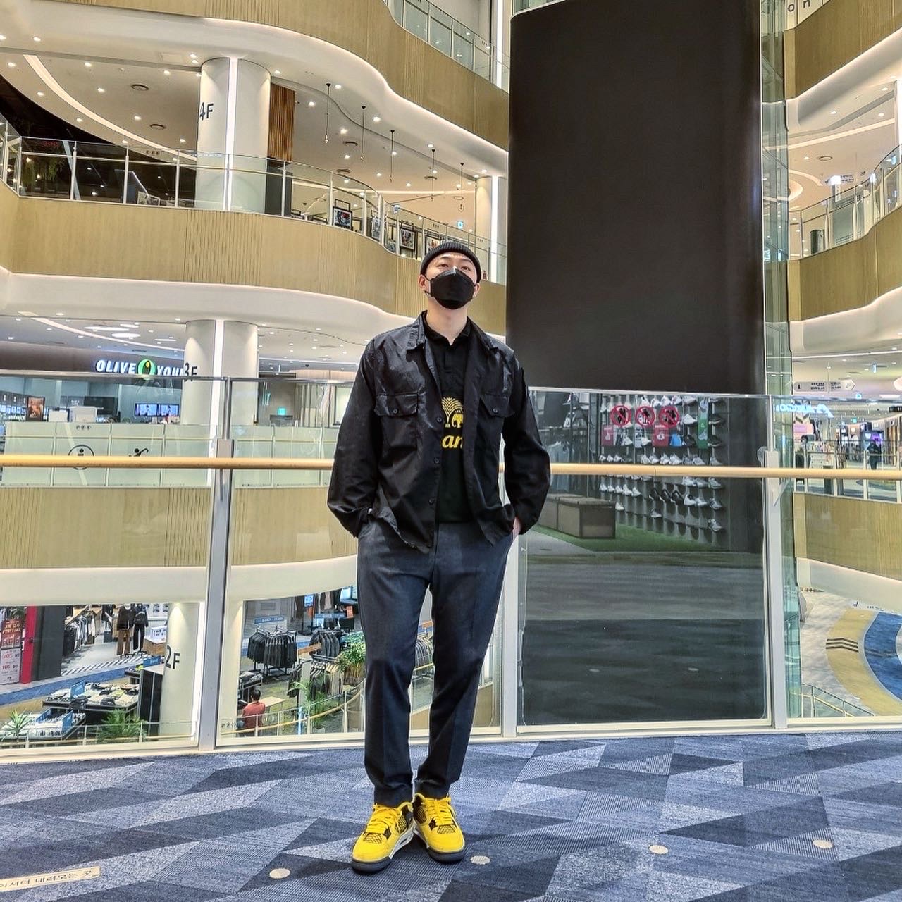 Jordan 4 Retro Tour Yellow 착용 스타일 - 1