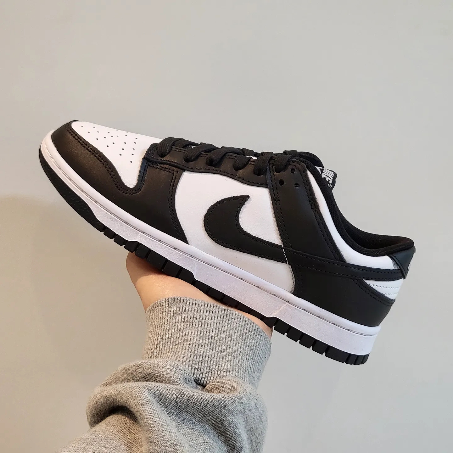 Nike Dunk Low Retro Black 착용 스타일