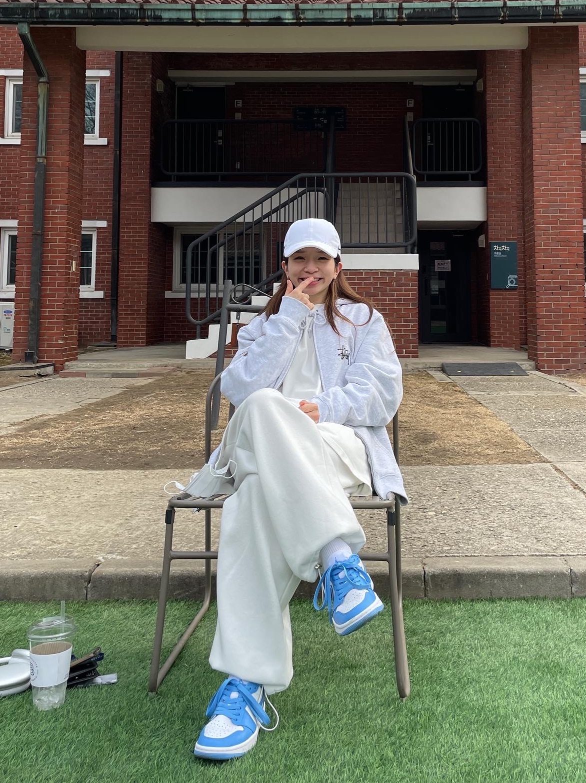 Nike x Drake Nocta Cardinal Stock Essential Cap White, Apple AirPods Max Lightning Silver (Korean Ver.) 착용 스타일 - 1