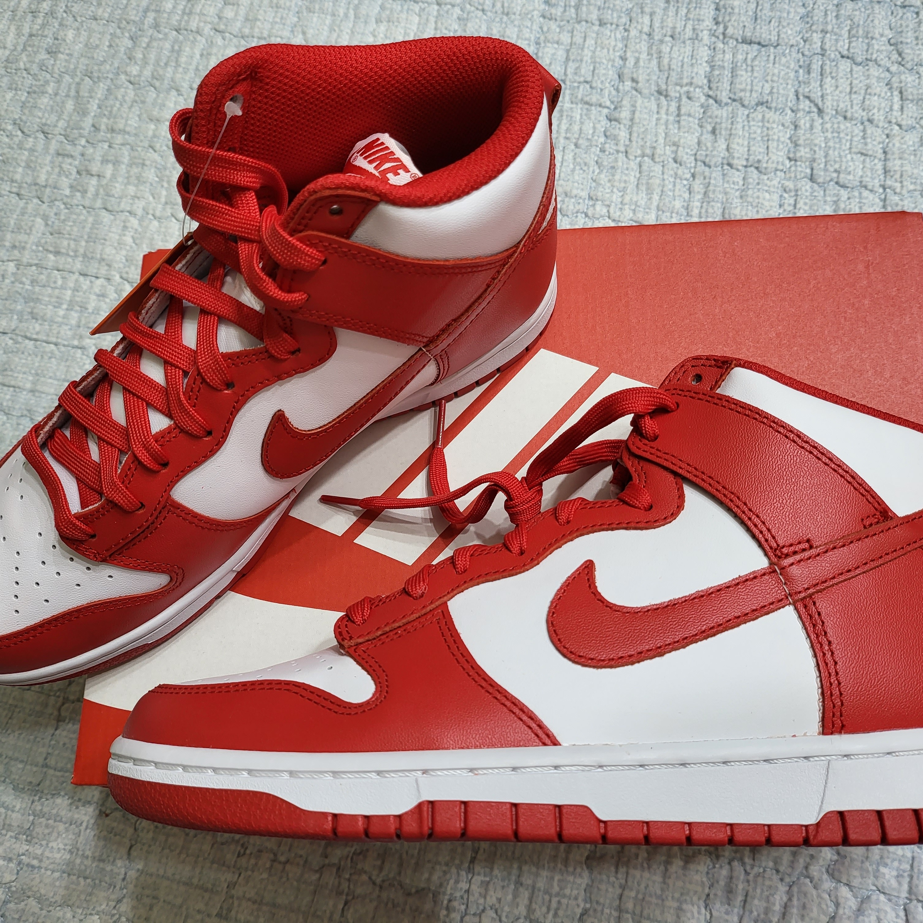 Nike Dunk High Retro Championship White and Red 착용 스타일 - 1