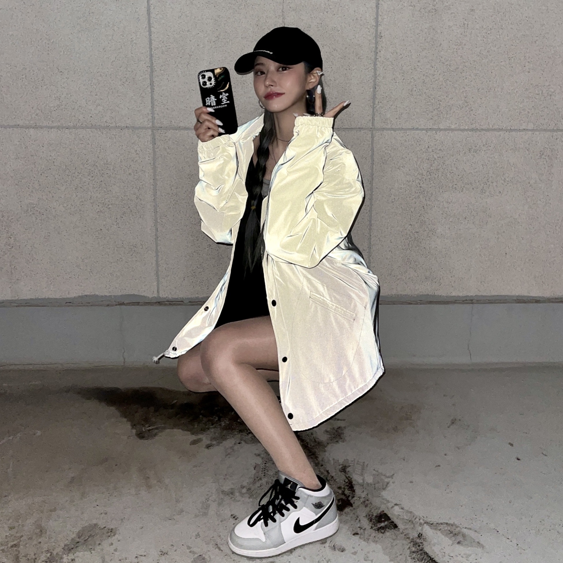 Darkr8m Studio x Hardhitters Reflective Coach Jacket Black, Casetify x Darkr8m Studio Silver Stitch Logo Impact iPhone Case Double Black 착용 스타일 - 1