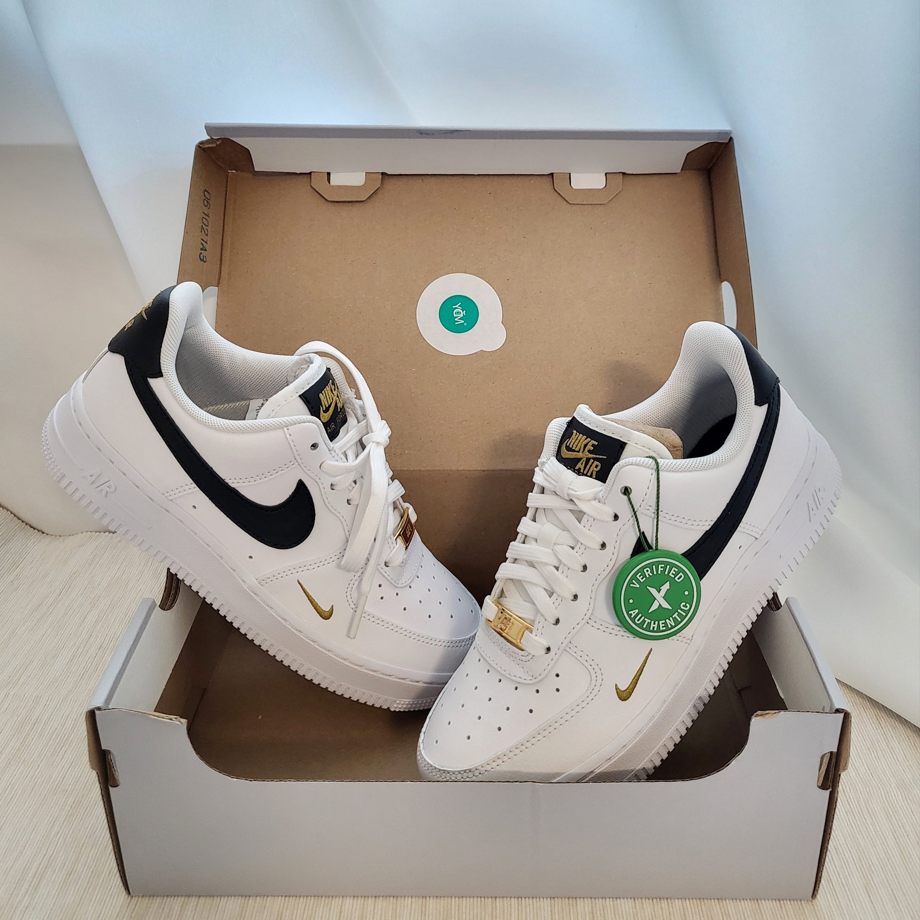 (W) Nike Air Force 1 '07 Essential White Black 착용 스타일