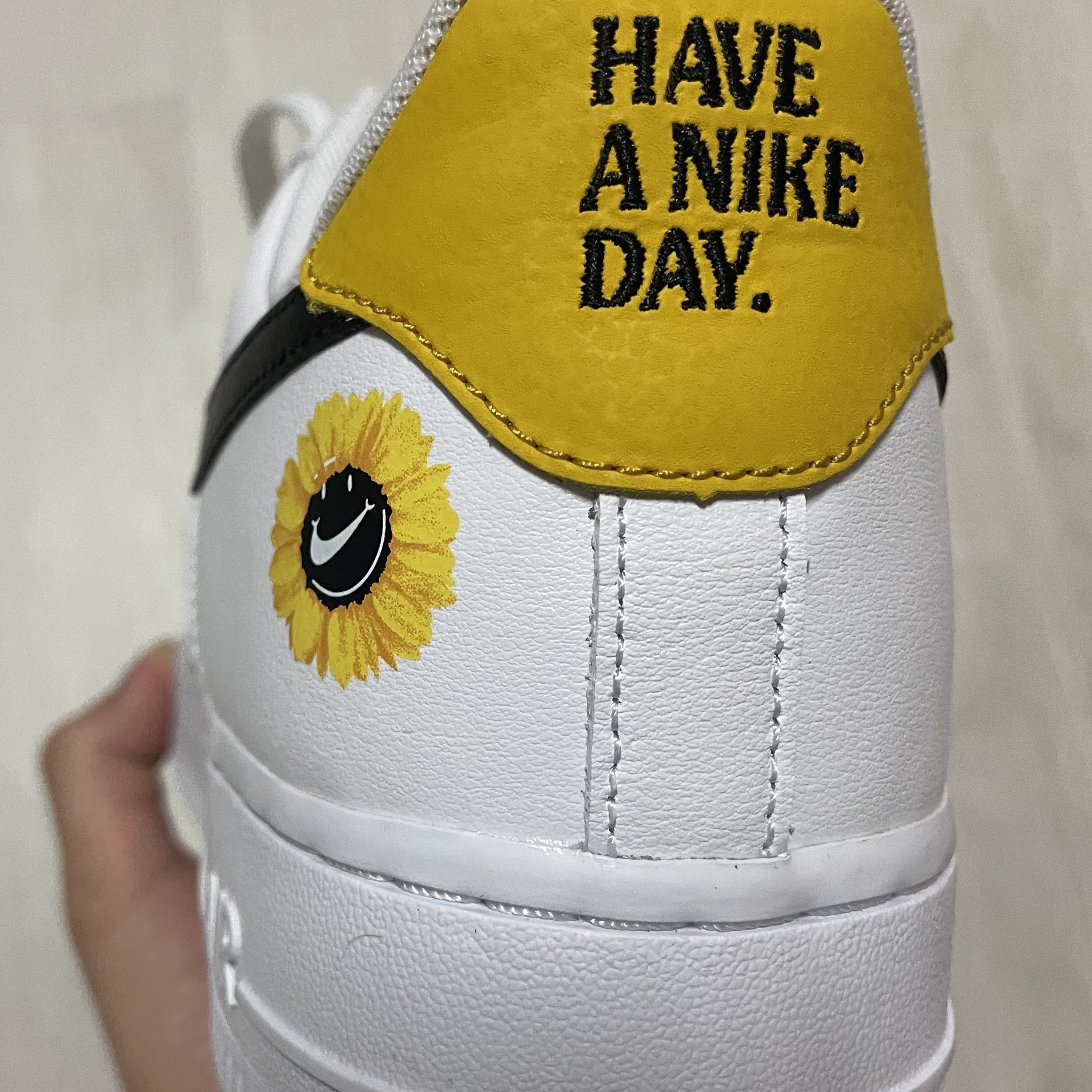 Nike Air Force 1 '07 LV8 2 Have a Nike Day 착용 스타일 - 4