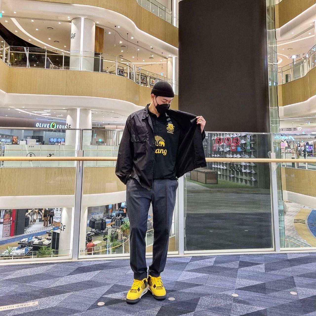 Jordan 4 Retro Tour Yellow 착용 스타일 - 2