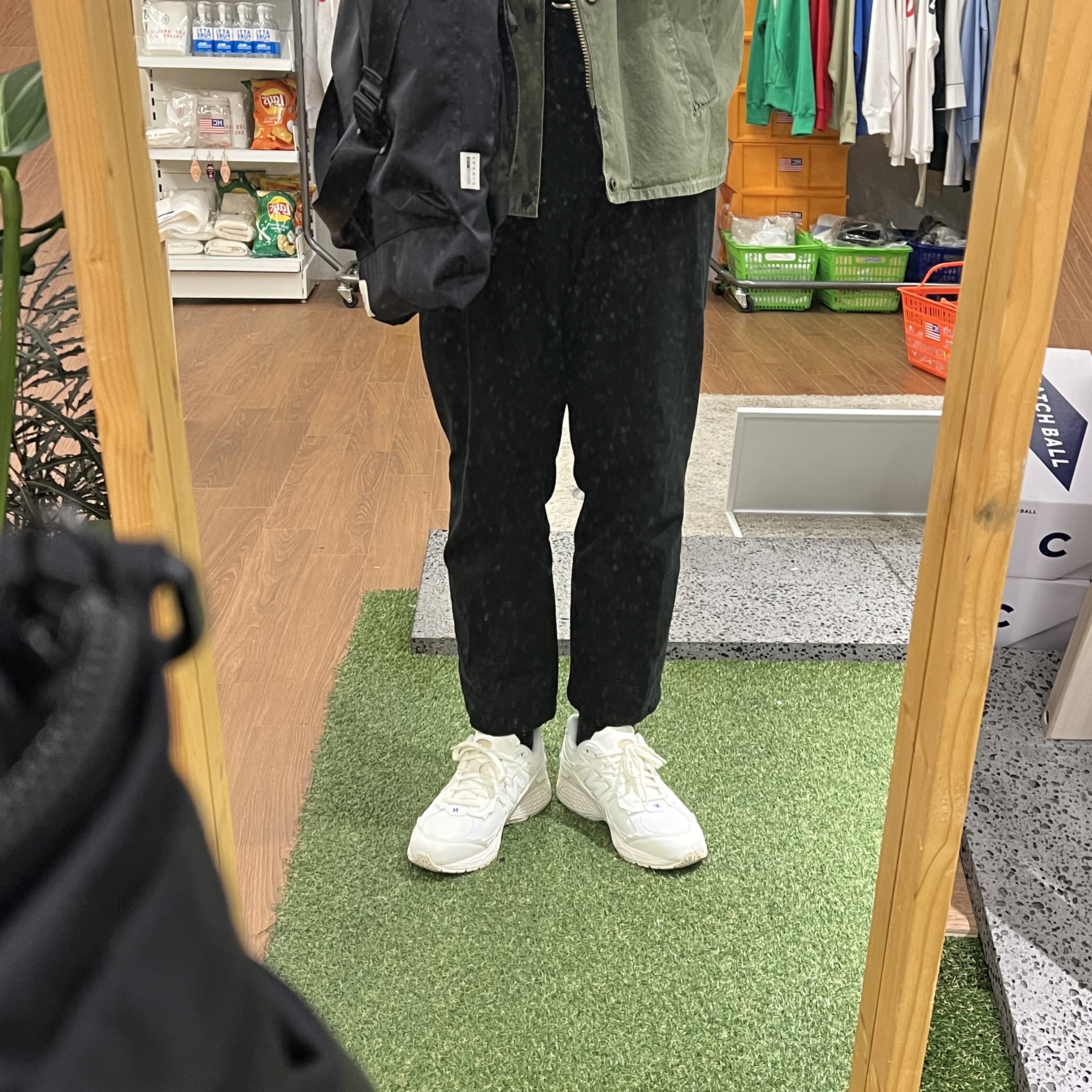 New Balance 2002R Protection Pack Sea Salt 착용 스타일