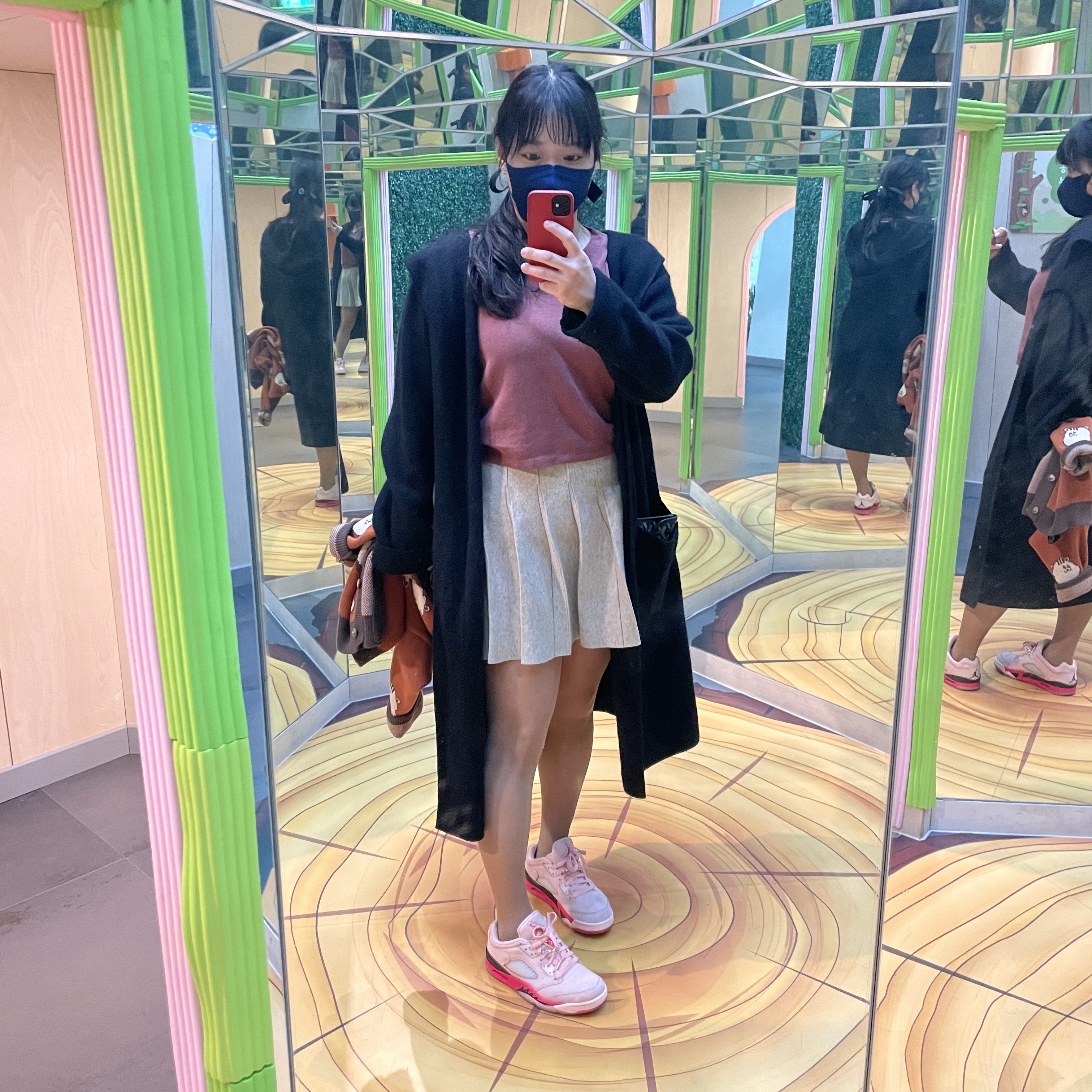 Off-White x Amore Pacific Protection Box (Without Cosmetics), (W) Jordan 5 Retro Low Girls That Hoop 착용 스타일 - 3