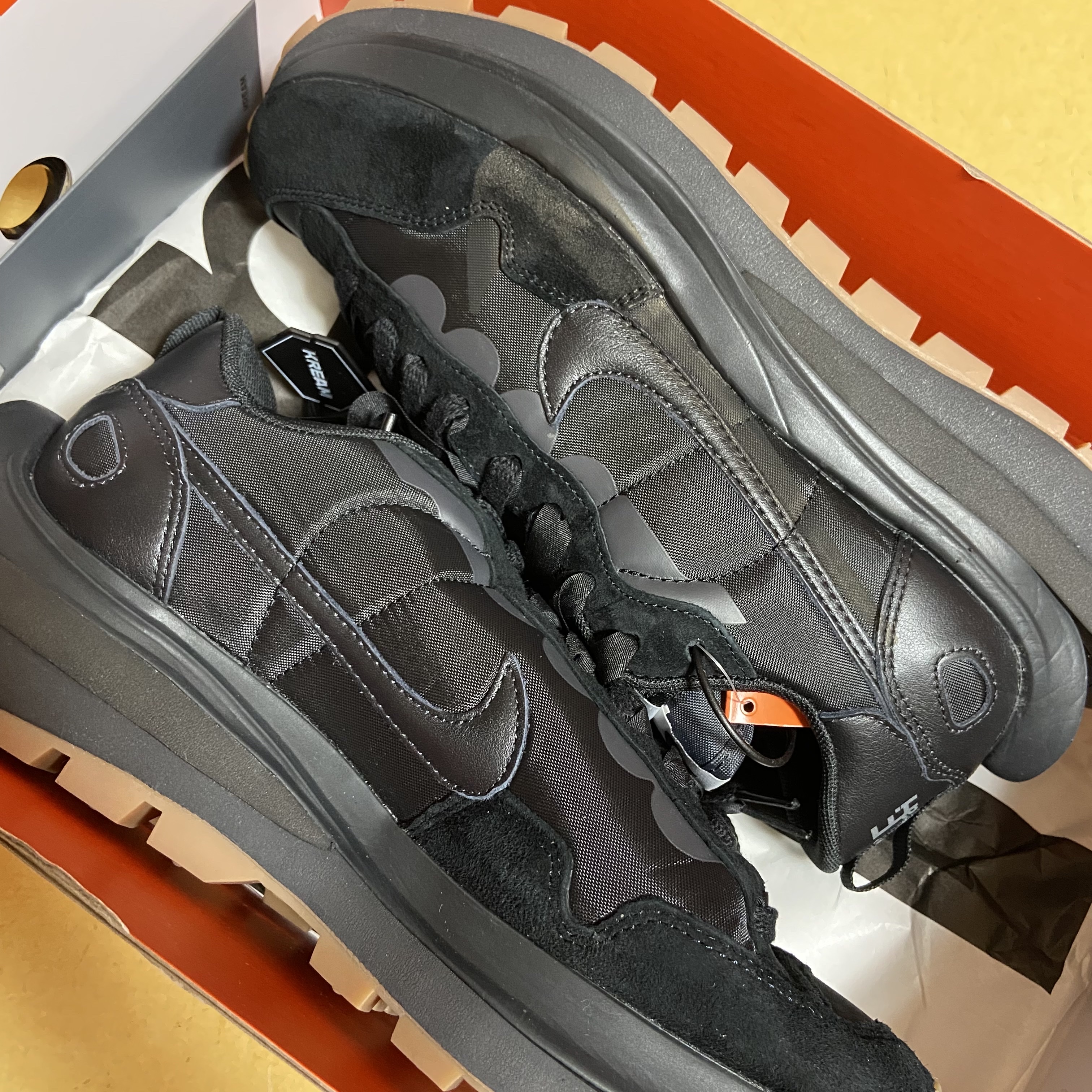 Nike x Sacai VaporWaffle Black and Gum, Nike x Sacai VaporWaffle White and Gum 착용 스타일 - 2