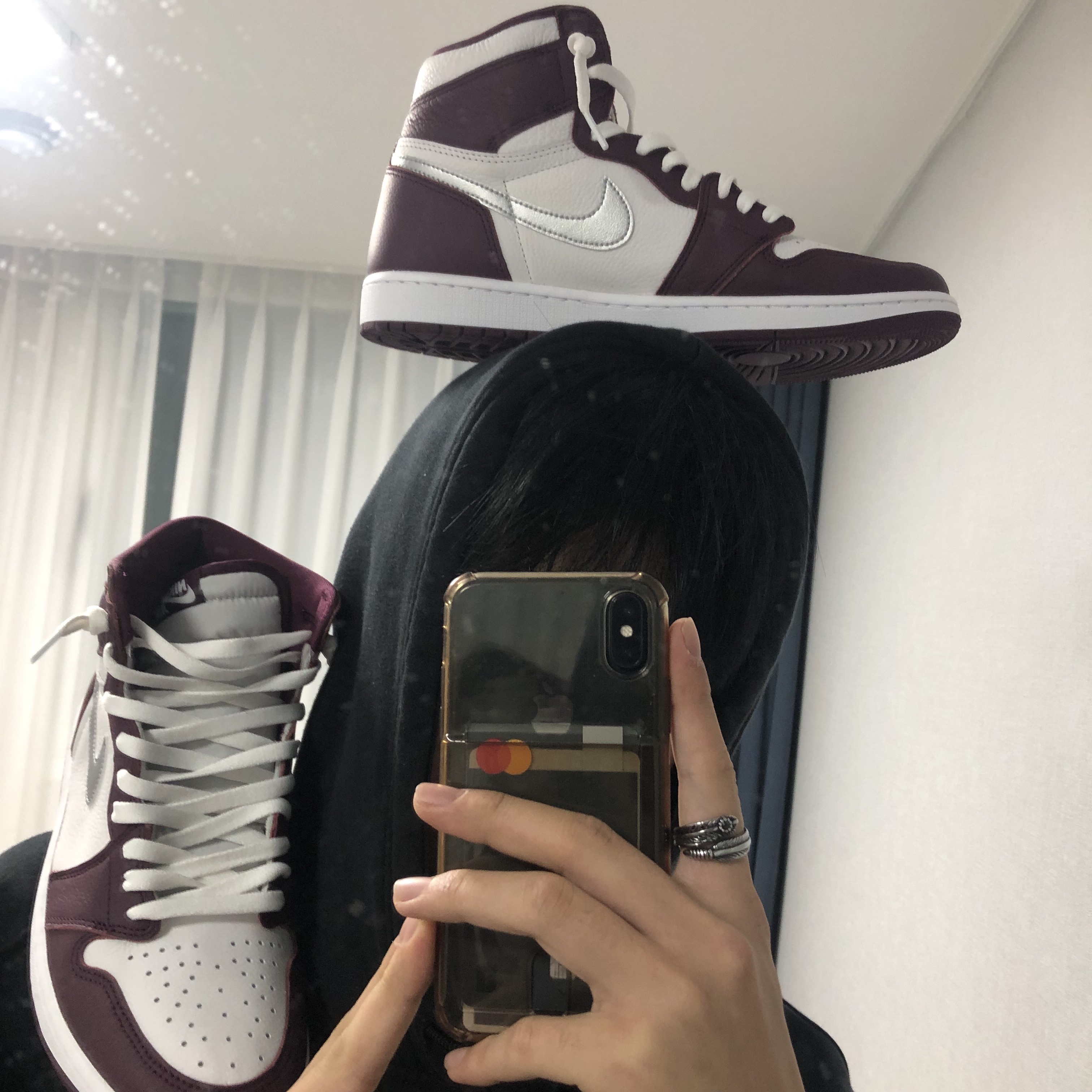Jordan 1 Retro High OG Bordeaux 착용 스타일 - 2