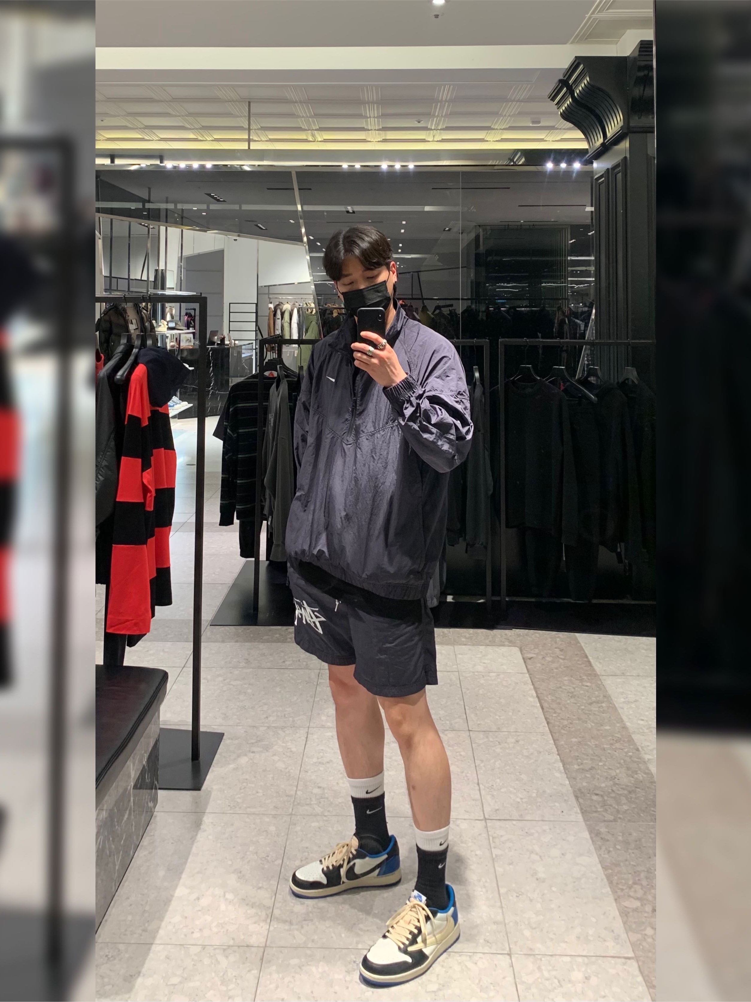 Nike x Stussy Windrunner Jacket Off Noir, Nike x Stussy Water Shorts Off Noir 착용 스타일 - 2
