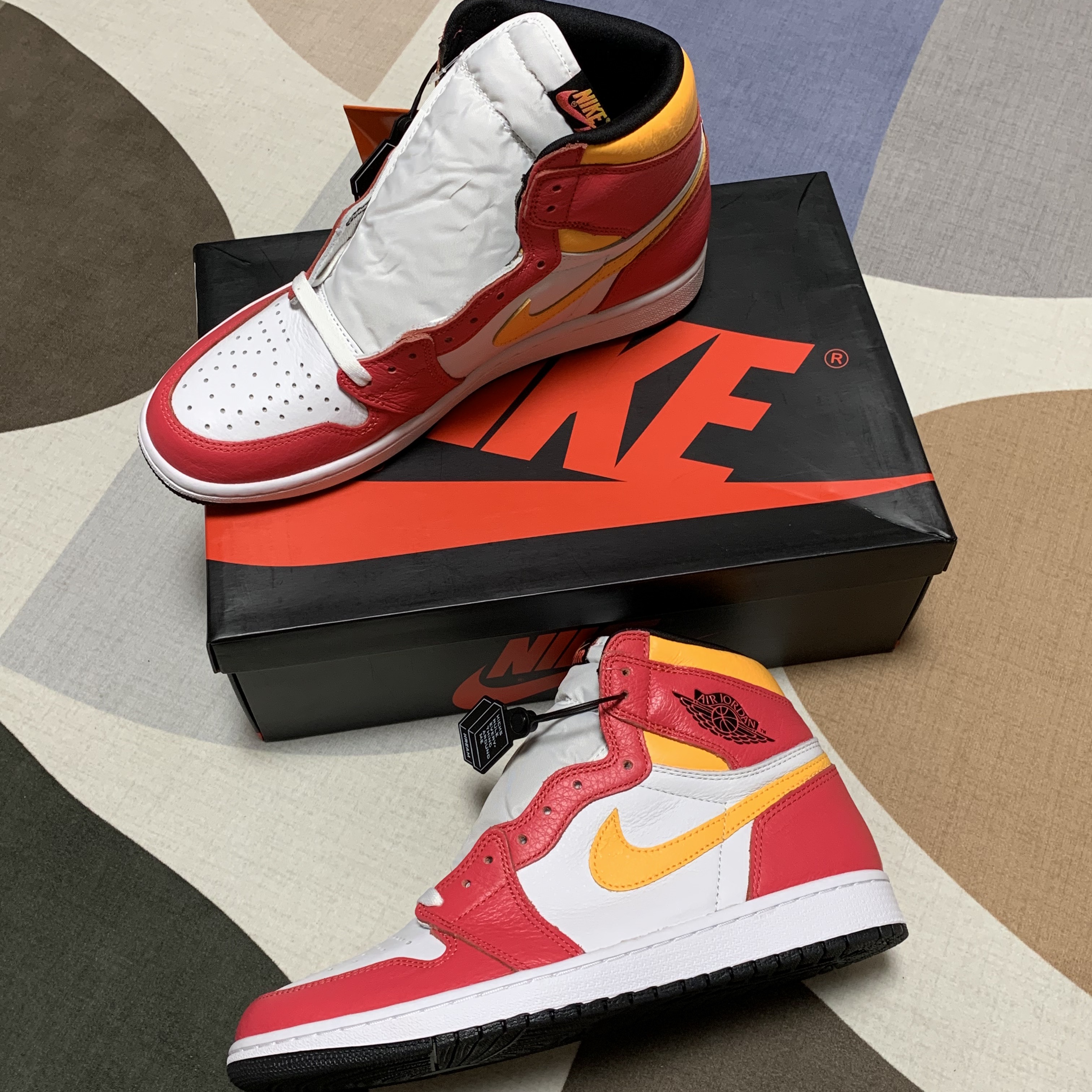 Jordan 1 Retro High OG Light Fusion Red 착용 스타일 - 1