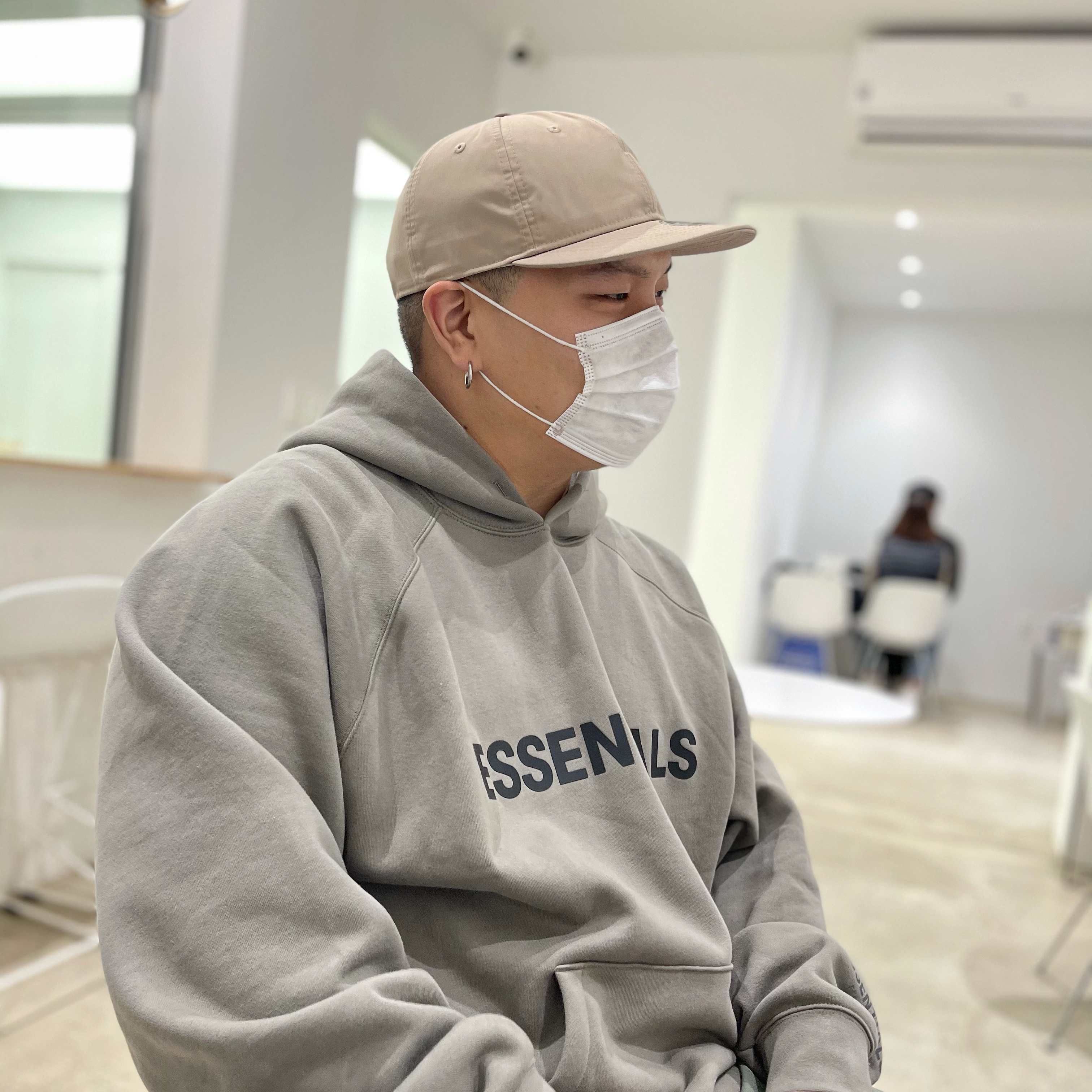 Essentials 3D Silicon Applique Pullover Hoodie Taupe - 20FW, Essentials x New Era Retro Crown Strapback White 착용 스타일