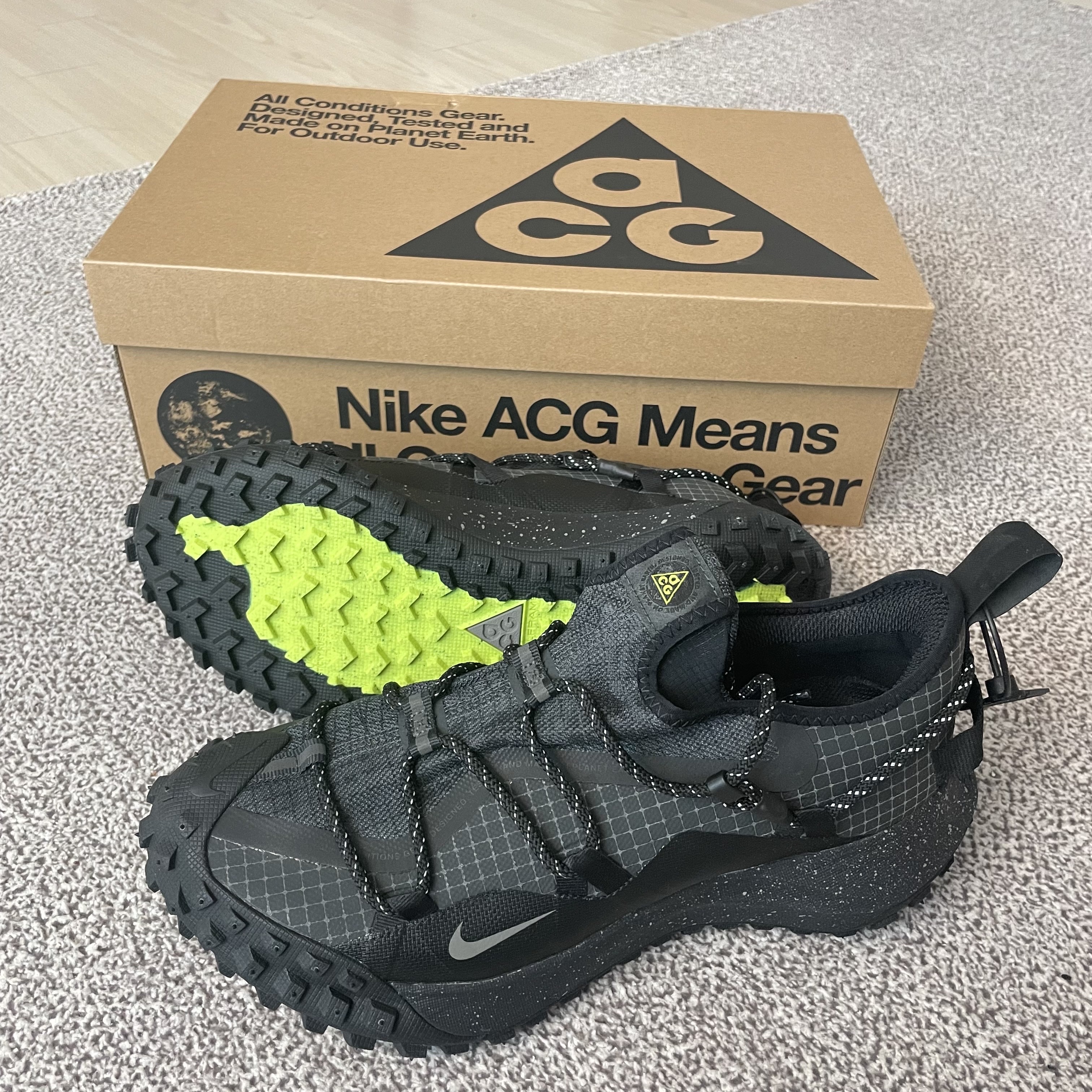 Nike ACG Mountain Fly Low Gore-Tex SE Dark Smoke Grey 착용 스타일