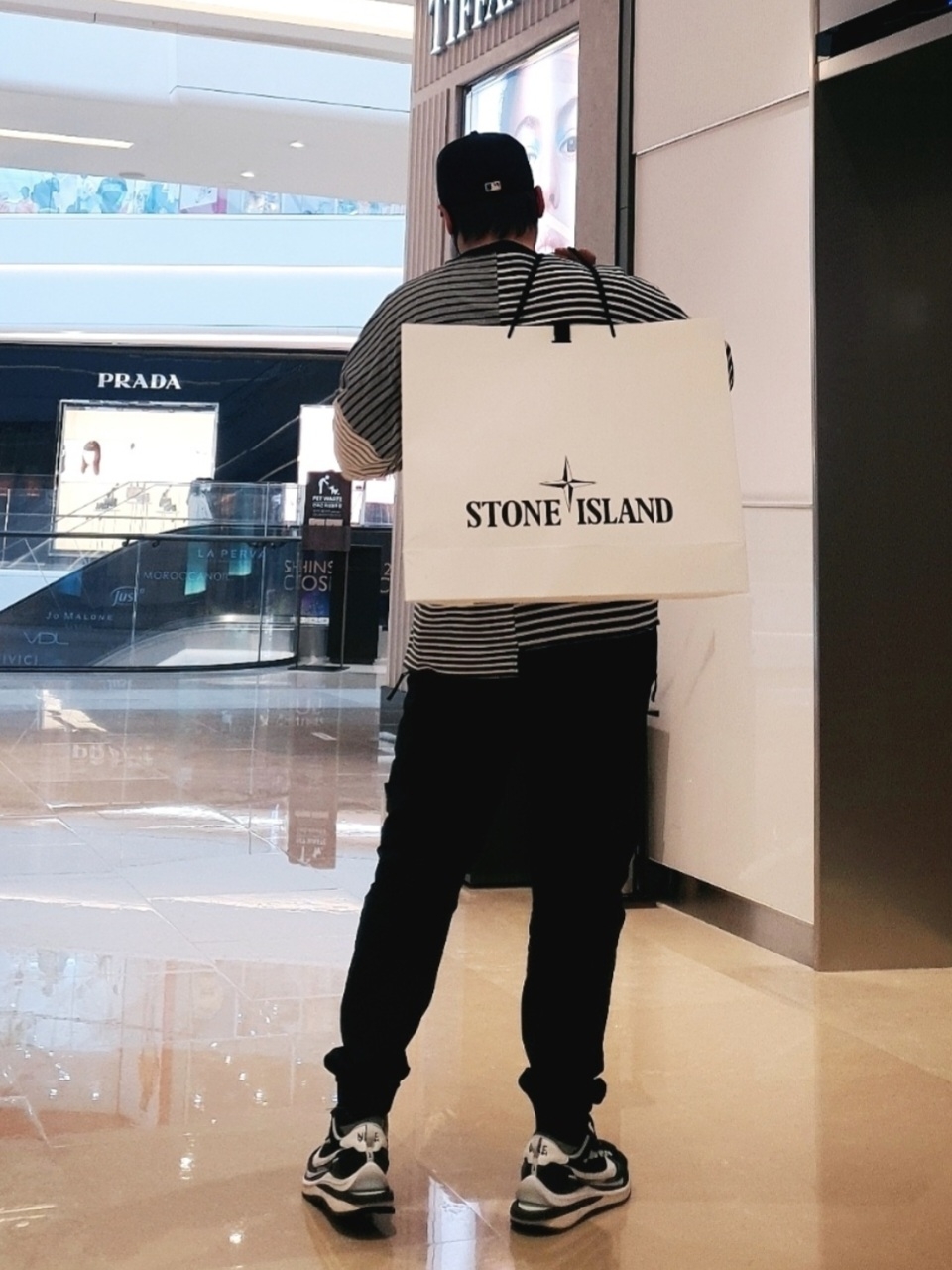 Nike x Sacai VaporWaffle Black White, Stone Island 31414 Cargo Pants Black - 20FW 착용 스타일 - 4