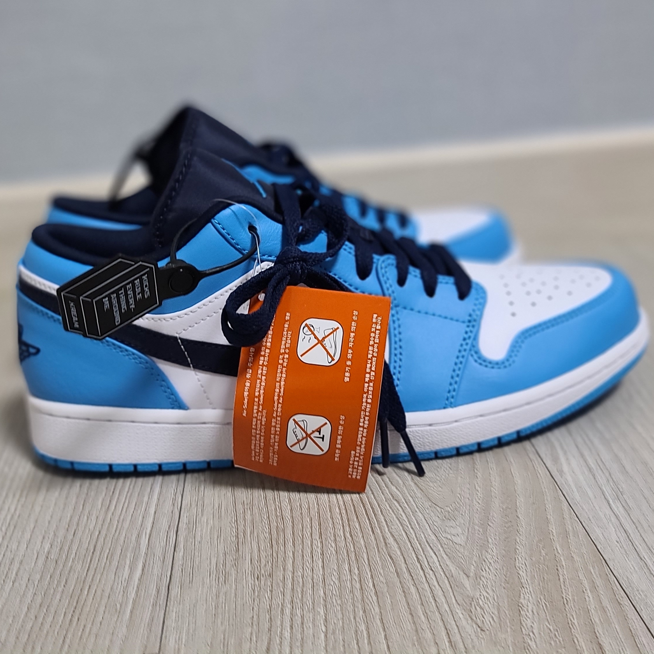 Jordan 1 Low Dark Powder Blue 착용 스타일 - 1