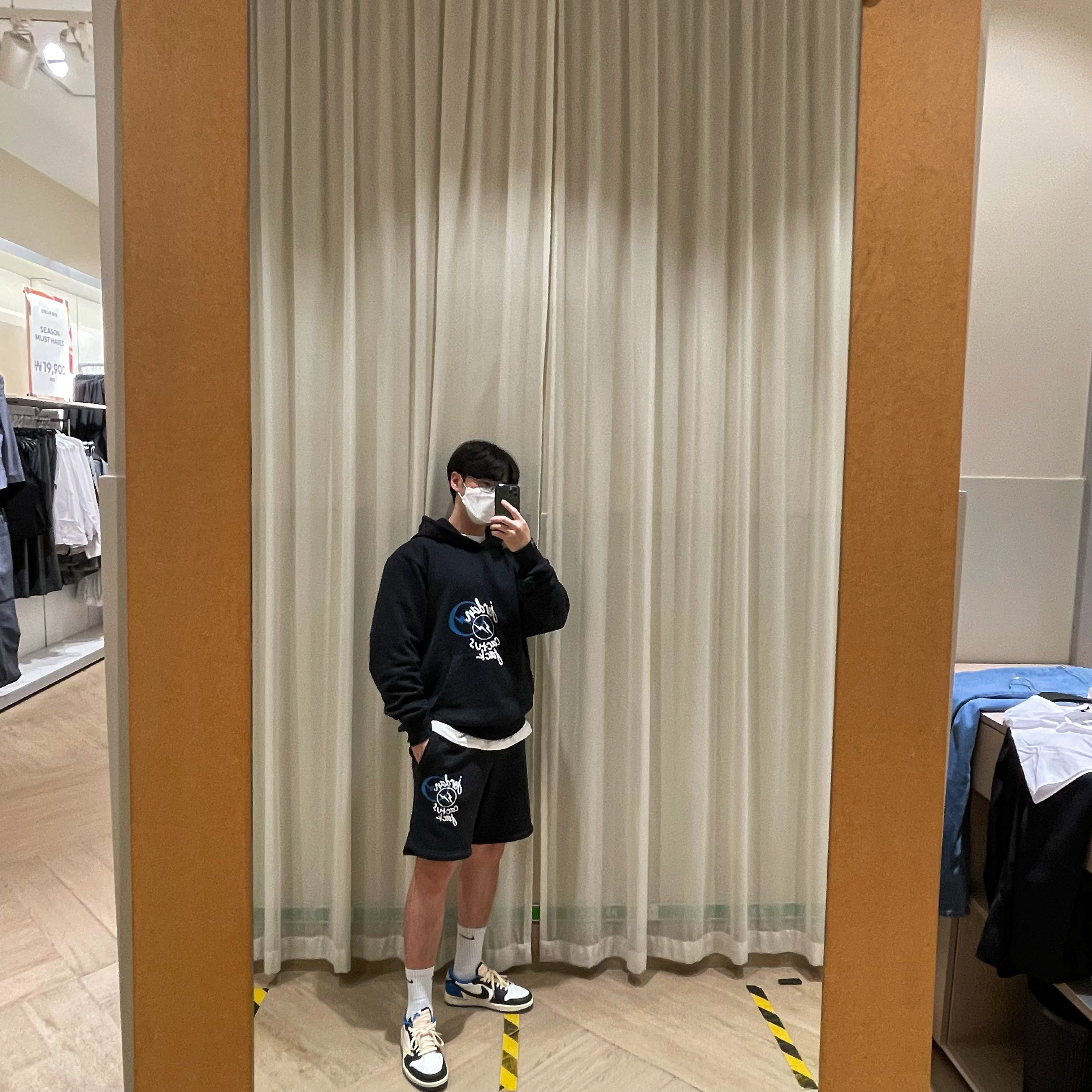 Jordan 1 x Travis Scott x Fragment Retro Low OG SP Military Blue, Jordan x Travis Scott x Fragment Shorts Black (DJ0617-010) 착용 스타일