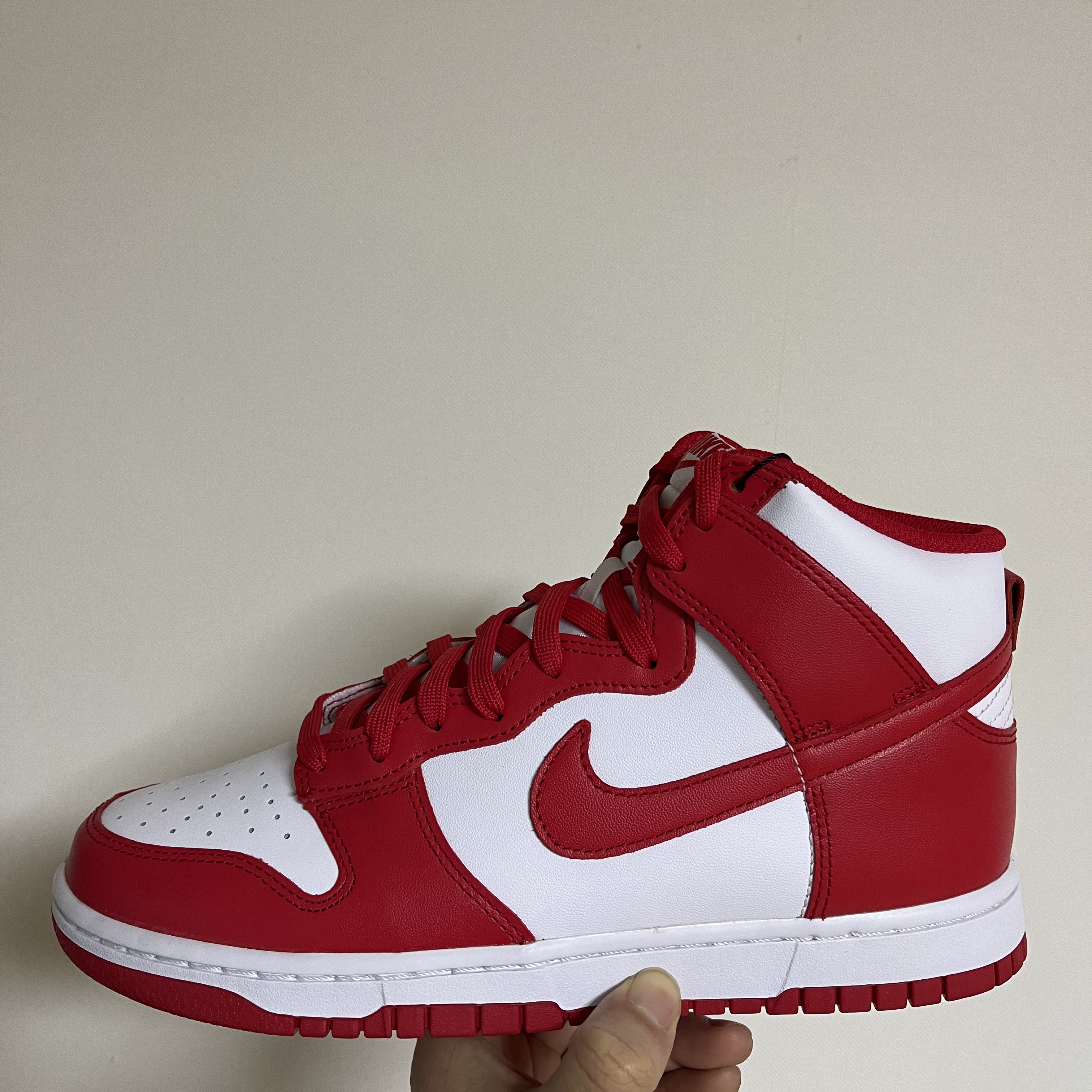 Nike Dunk High Retro Championship White and Red 착용 스타일 - 1