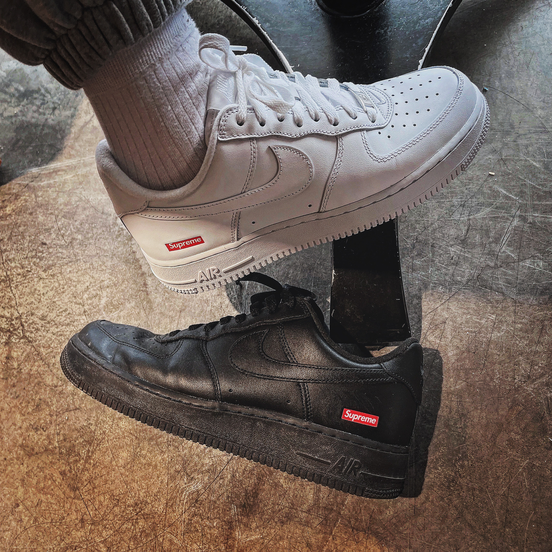 Nike x Supreme Air Force 1 Low Black, Nike x Supreme Air Force 1 Low White 착용 스타일