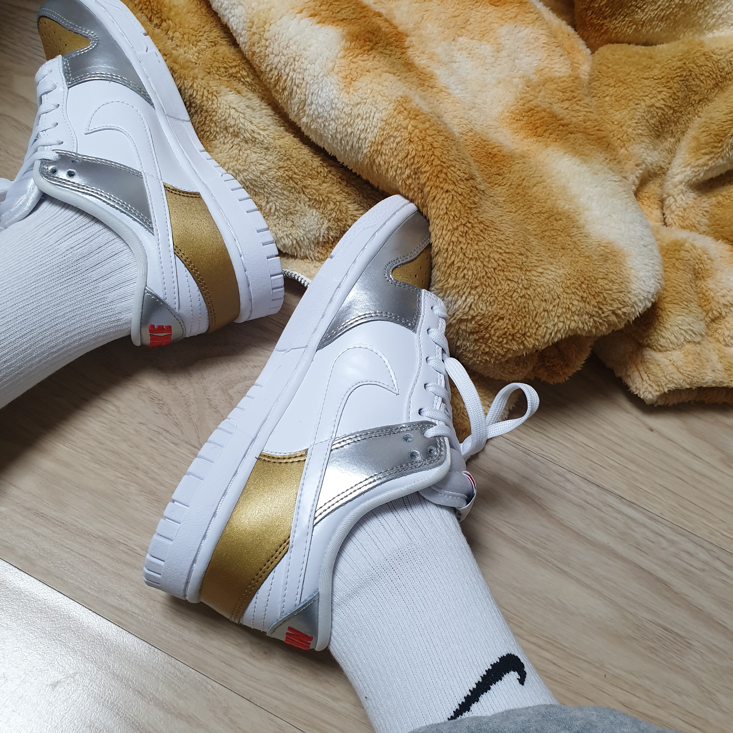 (W) Nike Dunk Low SE Heirloom 착용 스타일 - 1