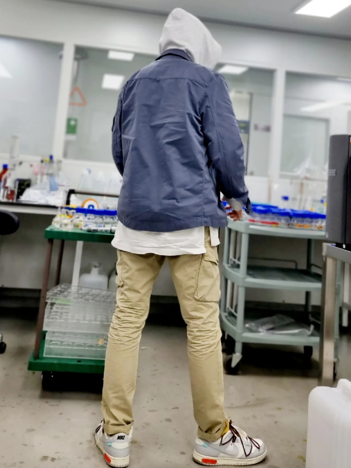 Stone Island 318WA Old Dye Treatment Cargo Pants Sand - 21SS, Stussy Basic Stussy Hoodie Ash Heather 2021 착용 스타일 - 3