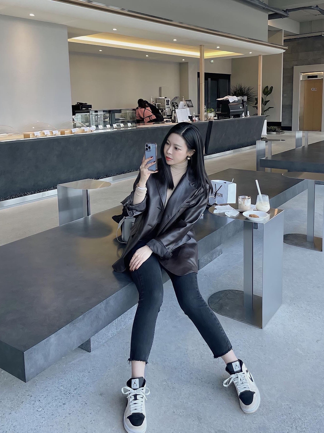 Apple Watch Nike SE 40mm GPS Silver Aluminum Case with Nike Sport Band USB C Pure Platinum Black (Korean Ver.), (W) Hermes Clic H Bracelet Gold & Blanc 착용 스타일 - 2