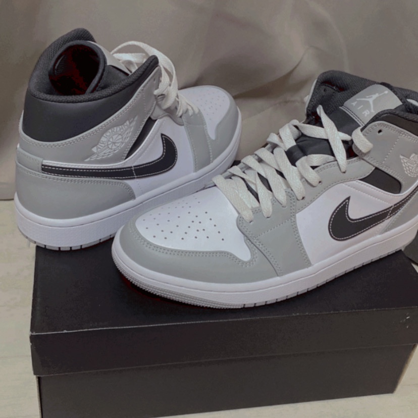 Jordan 1 Mid Light Smoke Grey Anthracite 착용 스타일 - 2