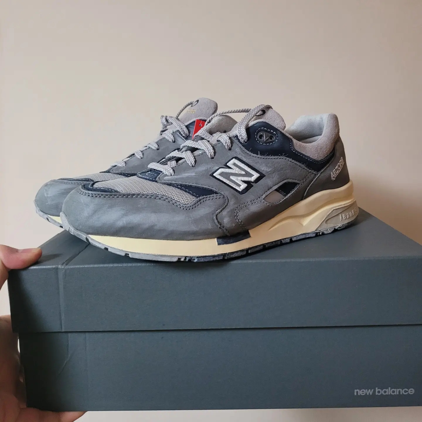 New Balance 1600 Premium Vintage Grey 착용 스타일 - 3