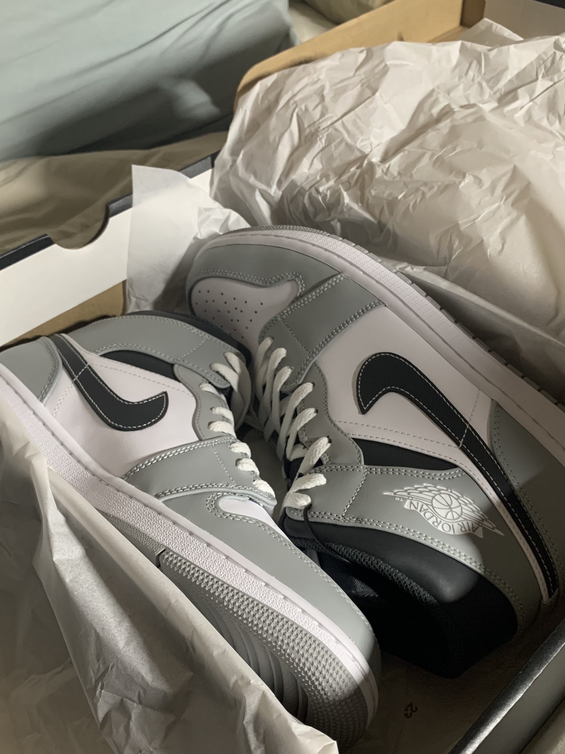 Jordan 1 Mid Light Smoke Grey Anthracite 착용 스타일
