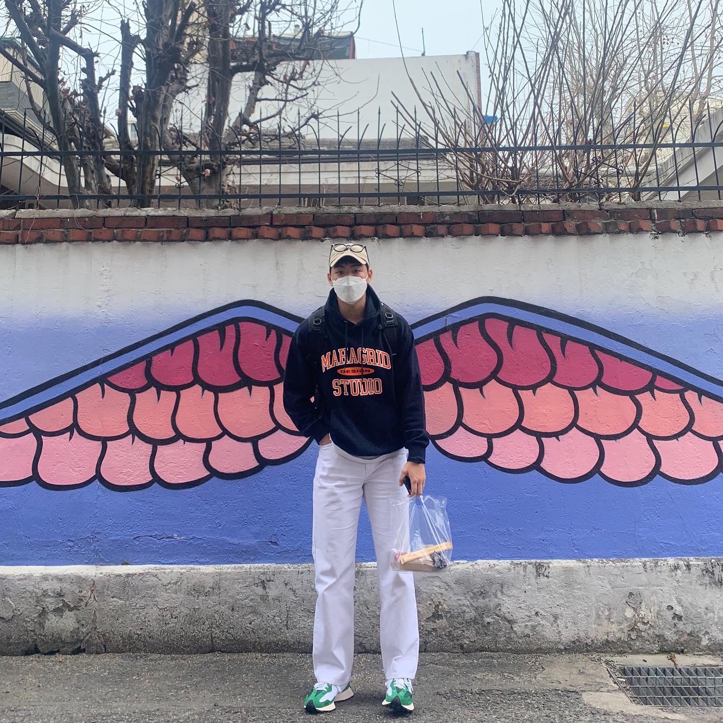 New Balance 327 Varsity Green 착용 스타일 - 3