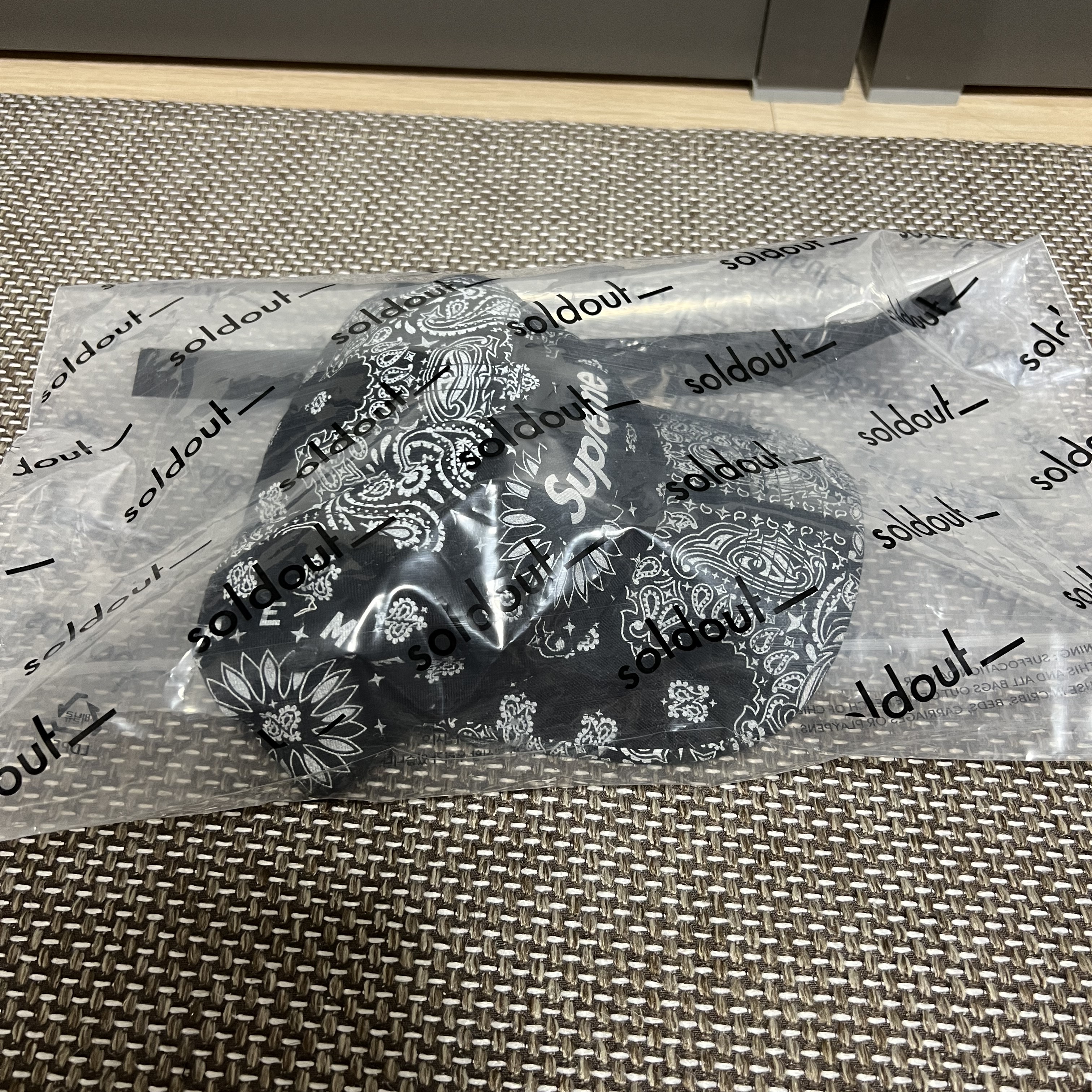 Supreme Bandana Camp Cap Black - 21SS 착용 스타일 - 1