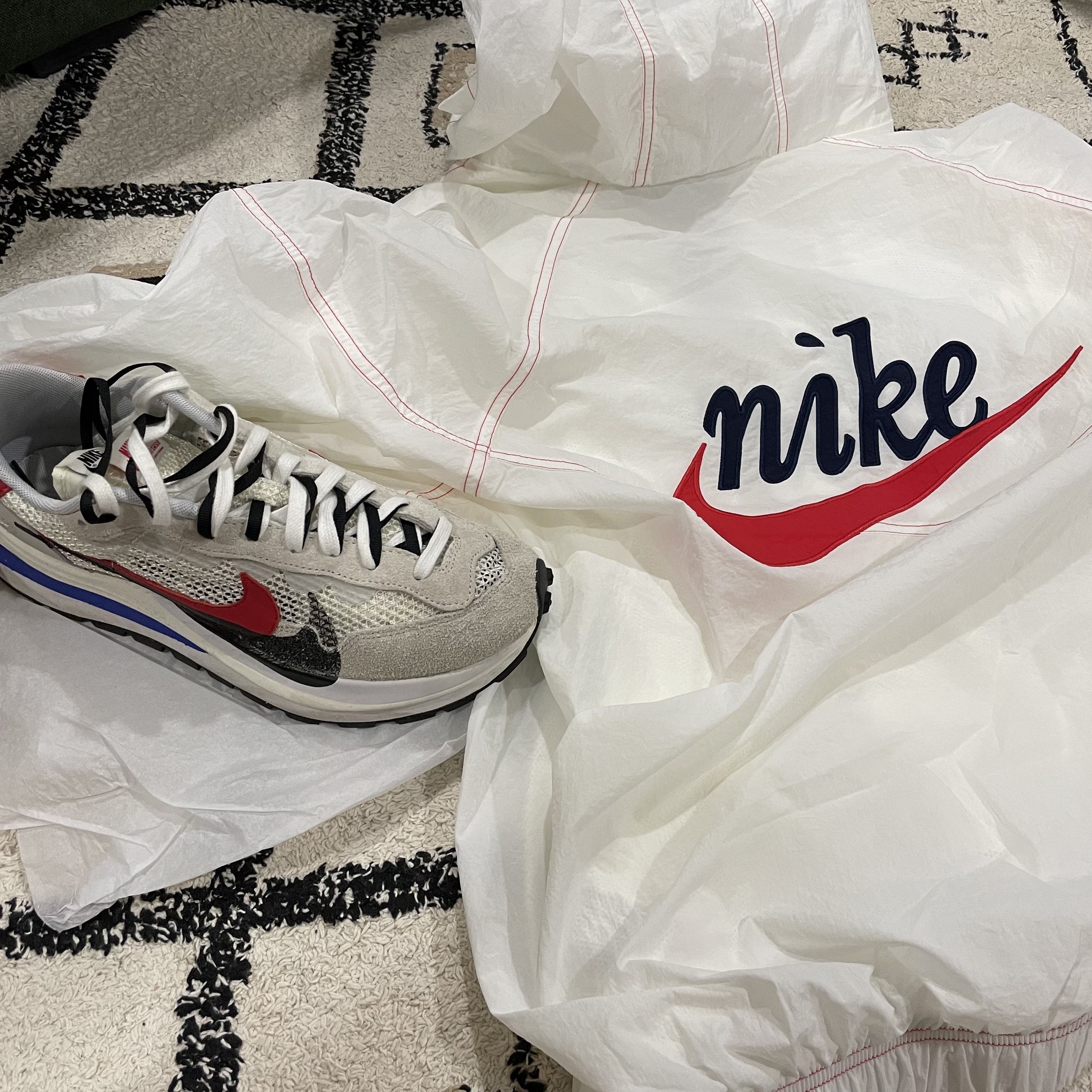 Nike x Sacai VaporWaffle Royal Fuchsia 착용 스타일