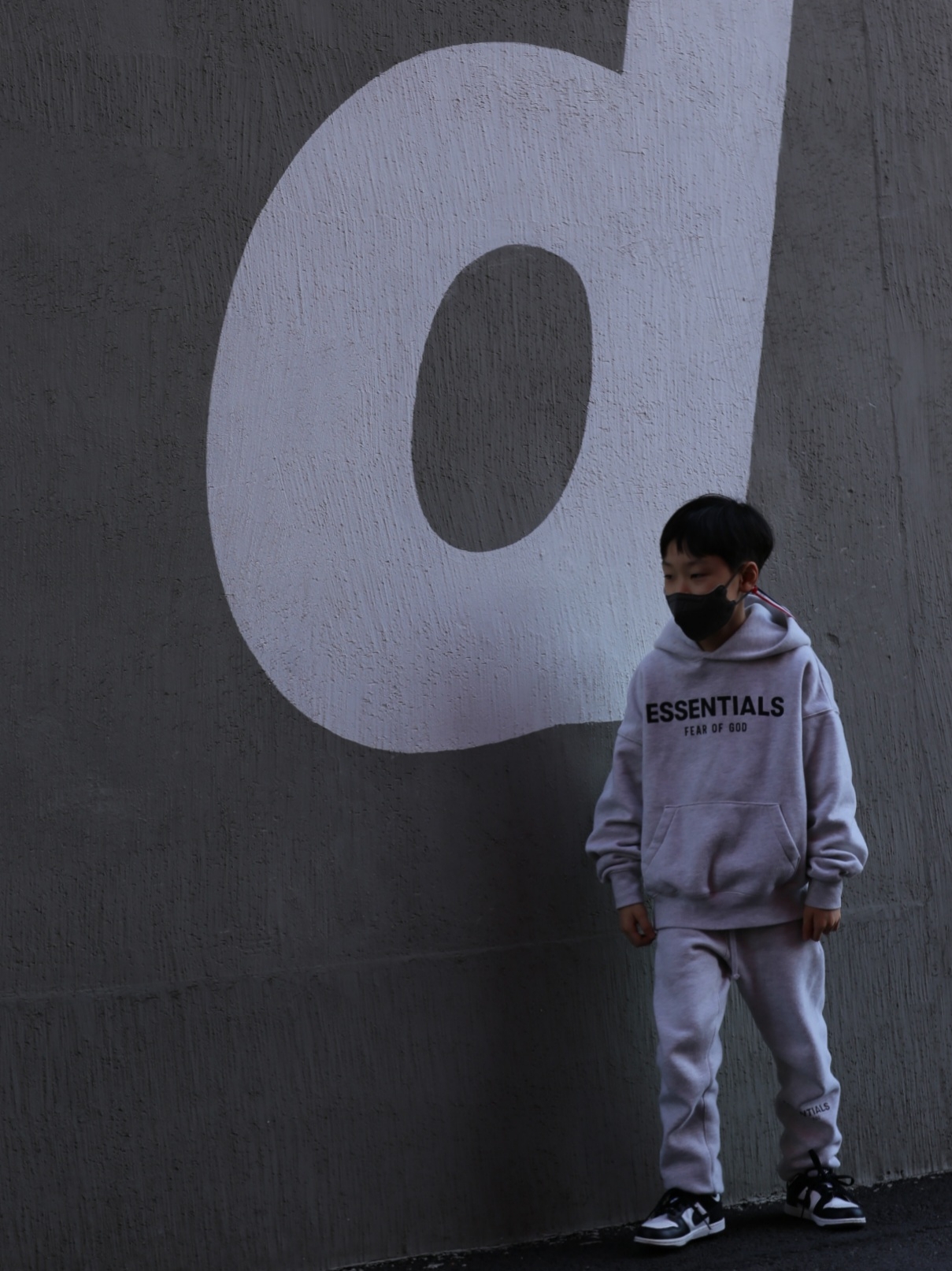(Kids) Essentials Pull-Over Hoodie Oatmeal - 21SS, (Kids) Essentials Sweatpants Oatmeal - 21SS 착용 스타일