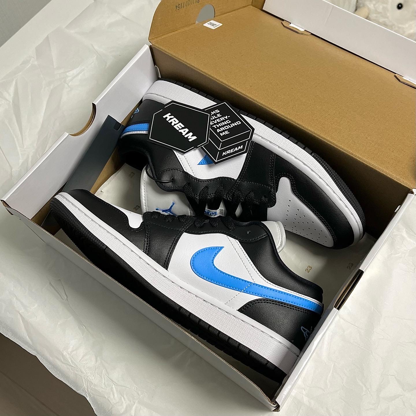 (W) Jordan 1 Low Black University Blue 착용 스타일 - 3