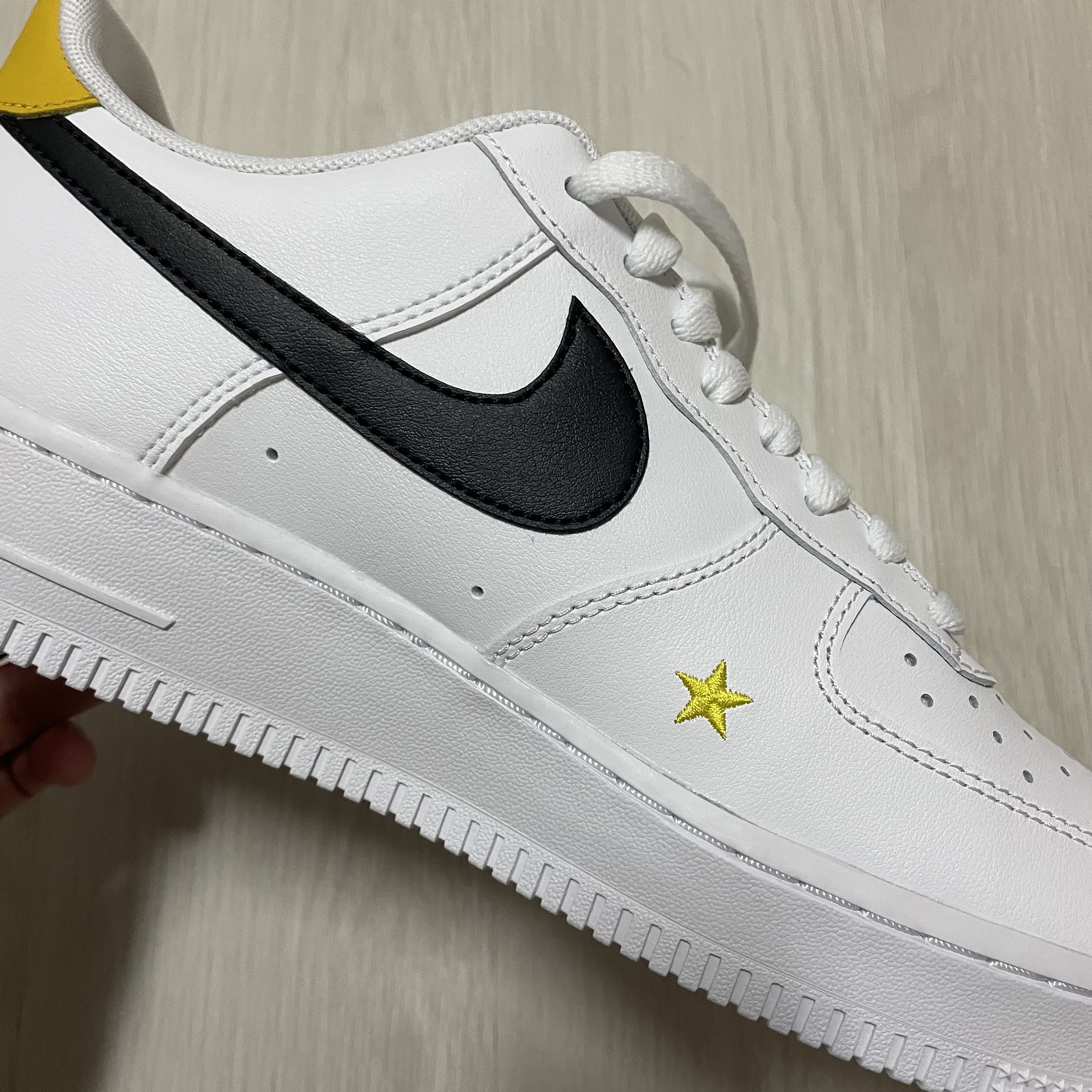 Nike Air Force 1 '07 LV8 2 Have a Nike Day 착용 스타일 - 3