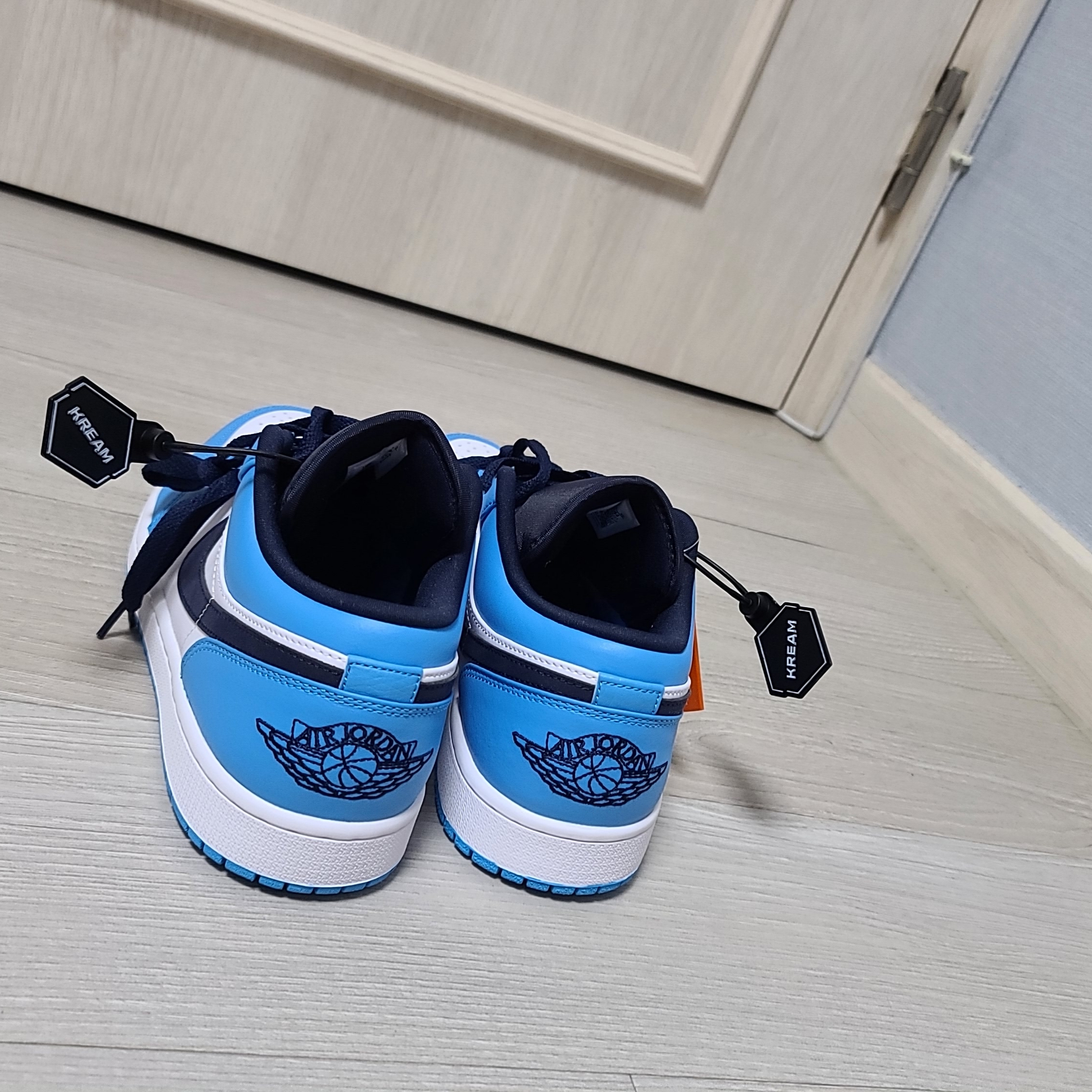 Jordan 1 Low Dark Powder Blue 착용 스타일 - 5