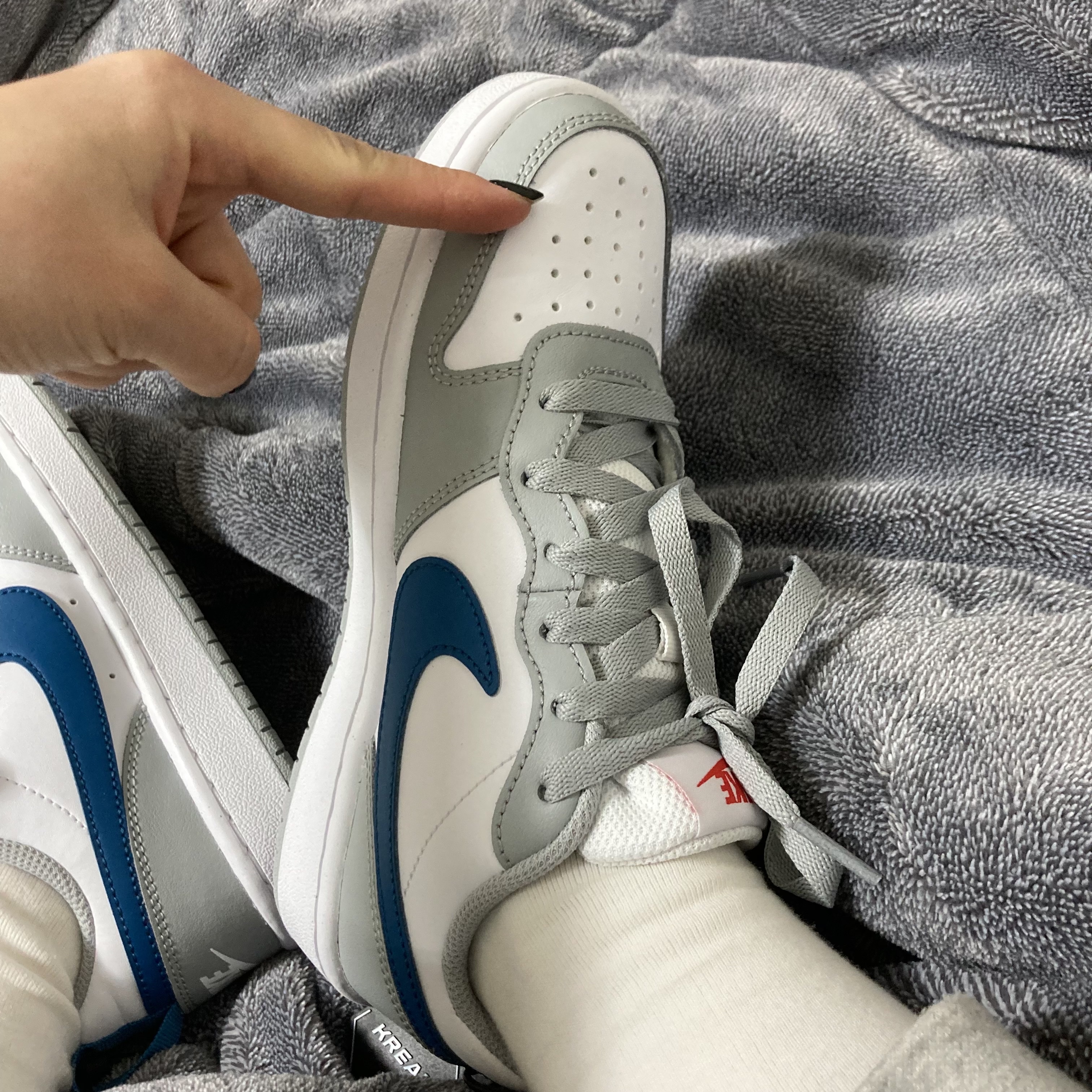 (GS) Nike Court Borough Low 2 Light Smoke Grey 착용 스타일 - 3