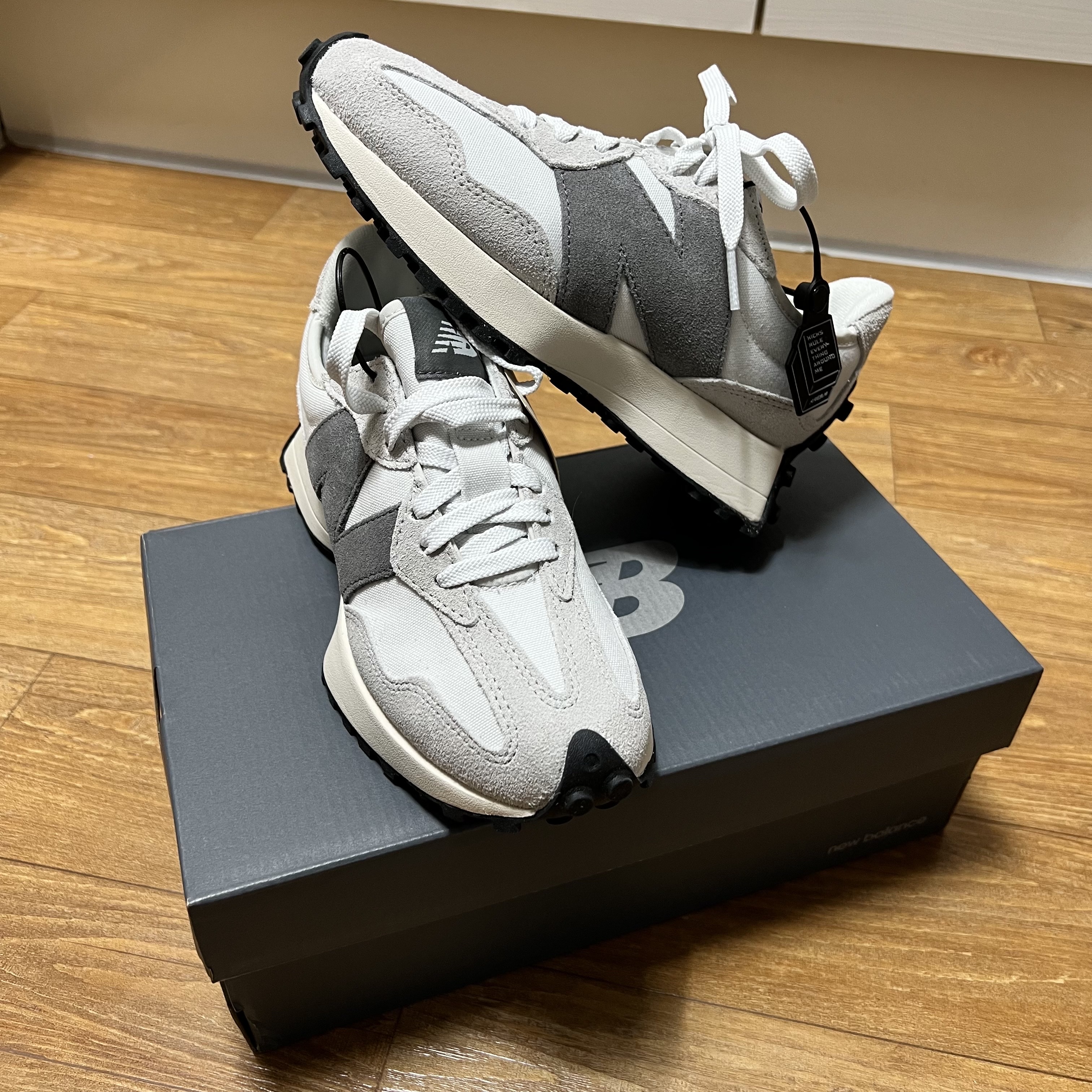 New Balance 327 Nimbus Cloud Rain Cloud 착용 스타일