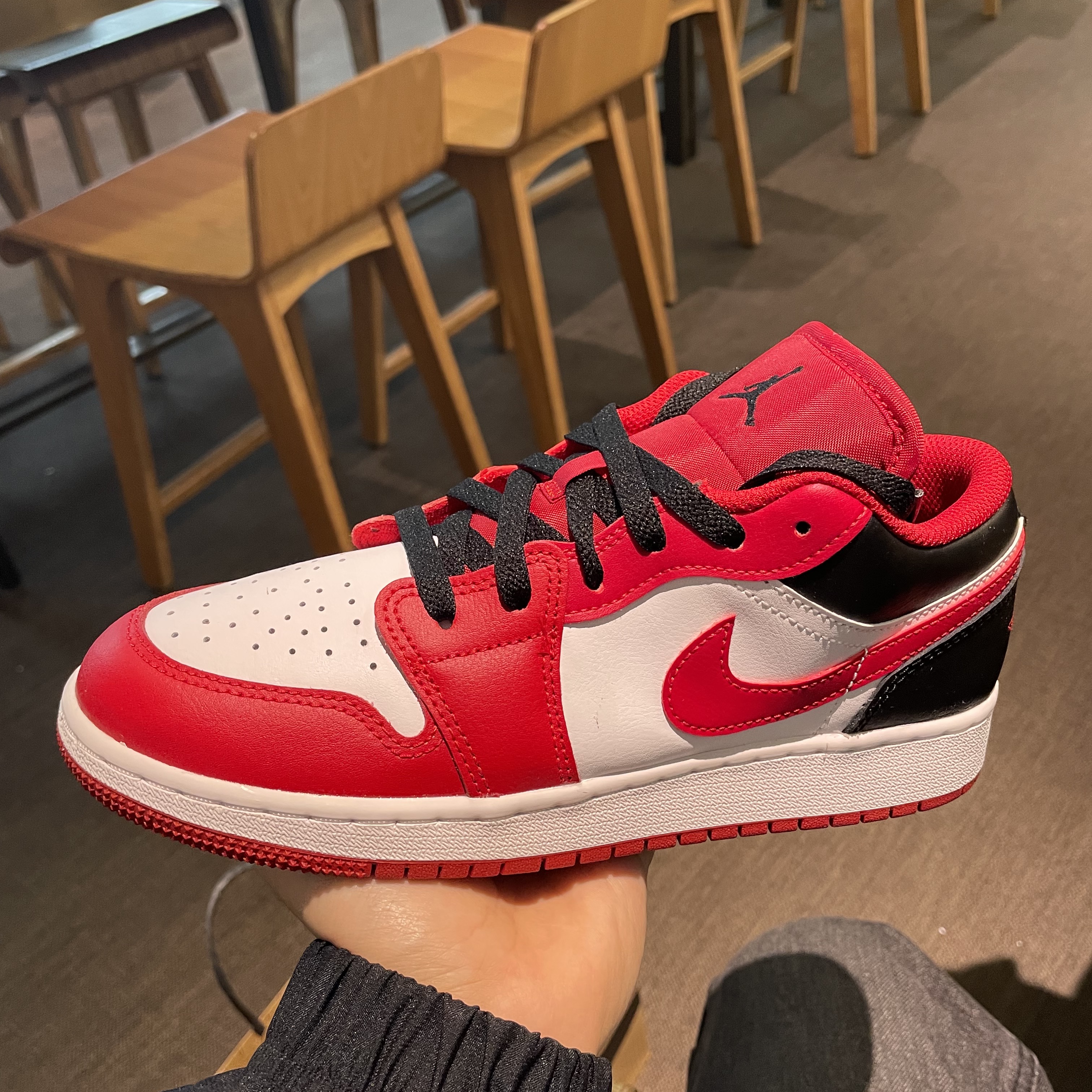 (GS) Jordan 1 Low White Gym Red Black 착용 스타일