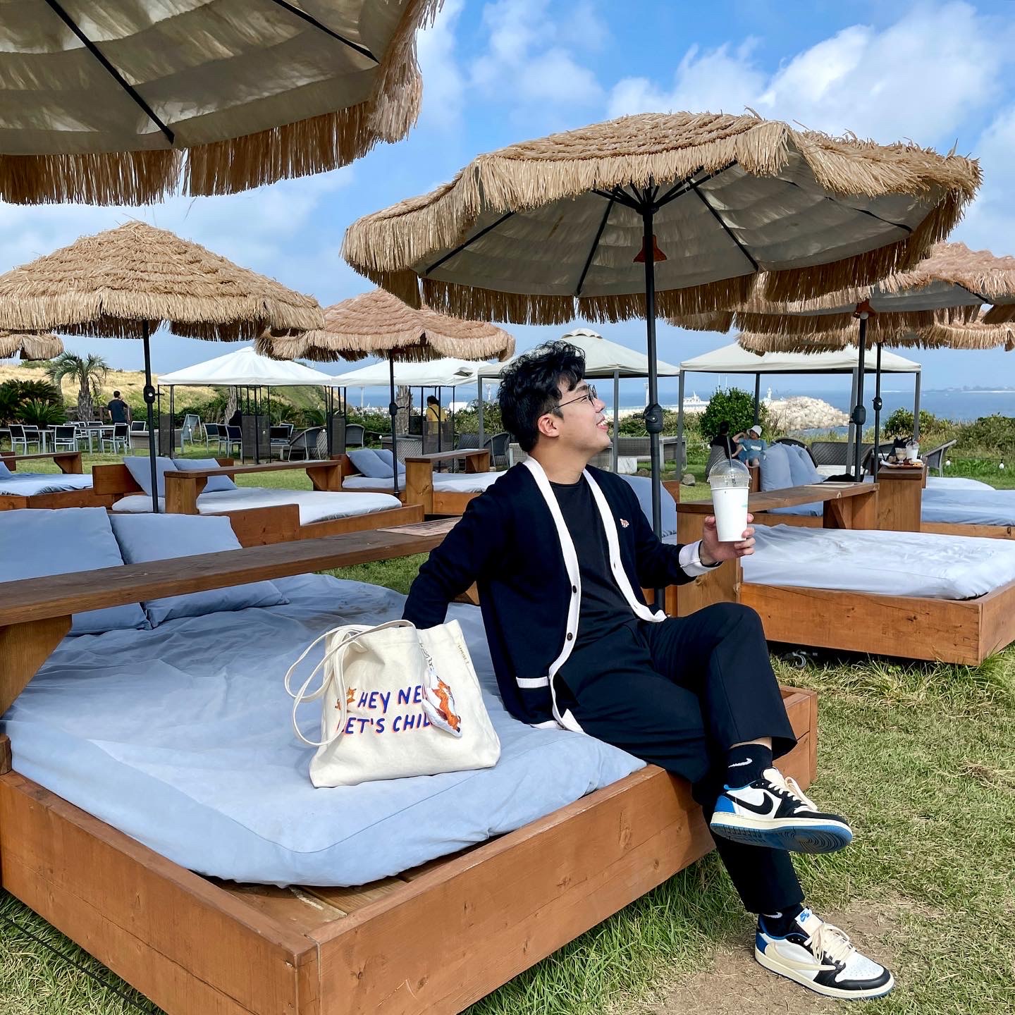 Maison Kitsune Baby Fox Patch Bi-Color Classic Cardigan Black, Jordan 1 x Travis Scott x Fragment Retro Low OG SP Military Blue 착용 스타일