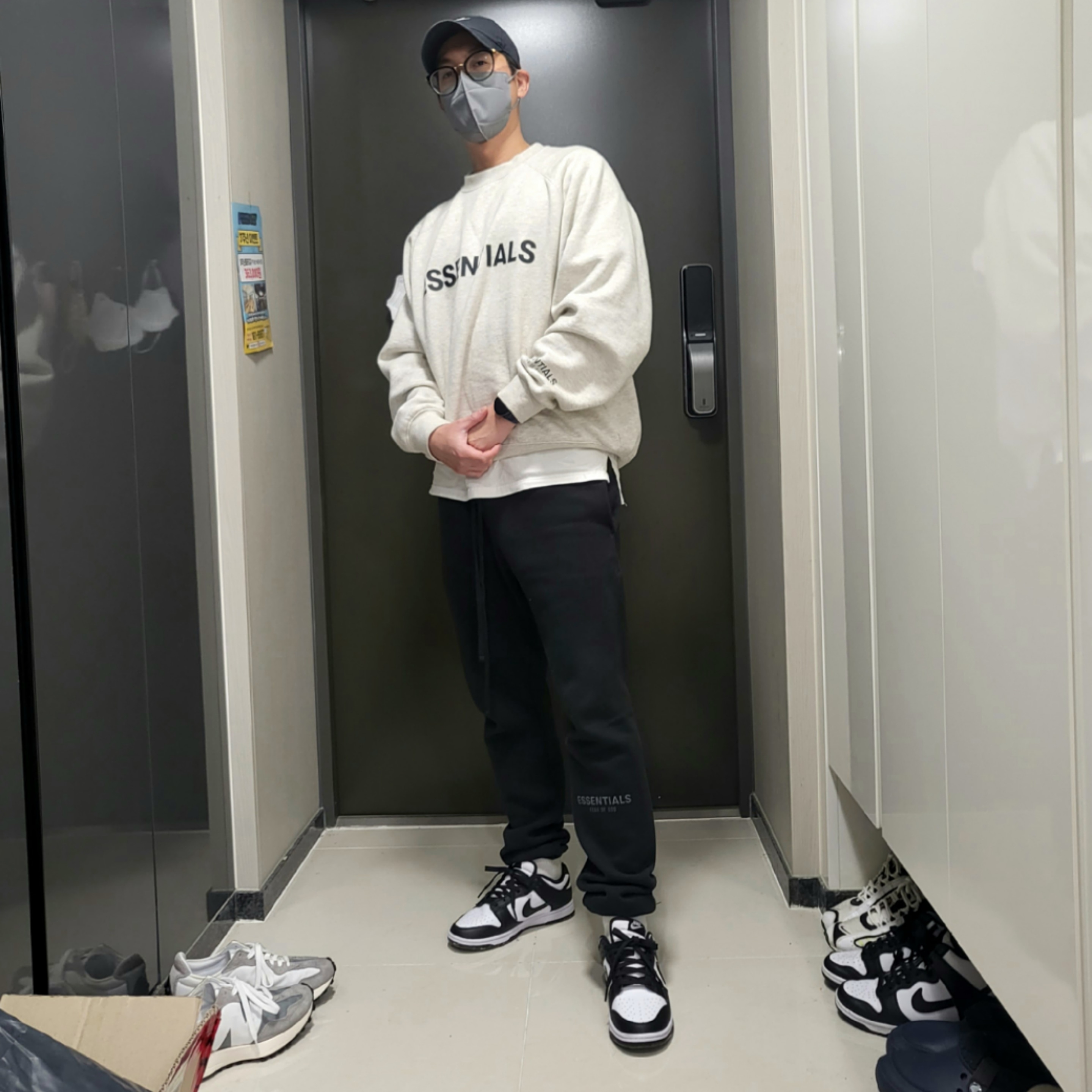 Nike Dunk Low Retro Black, Essentials Sweatpants Black - 21SS 착용 스타일