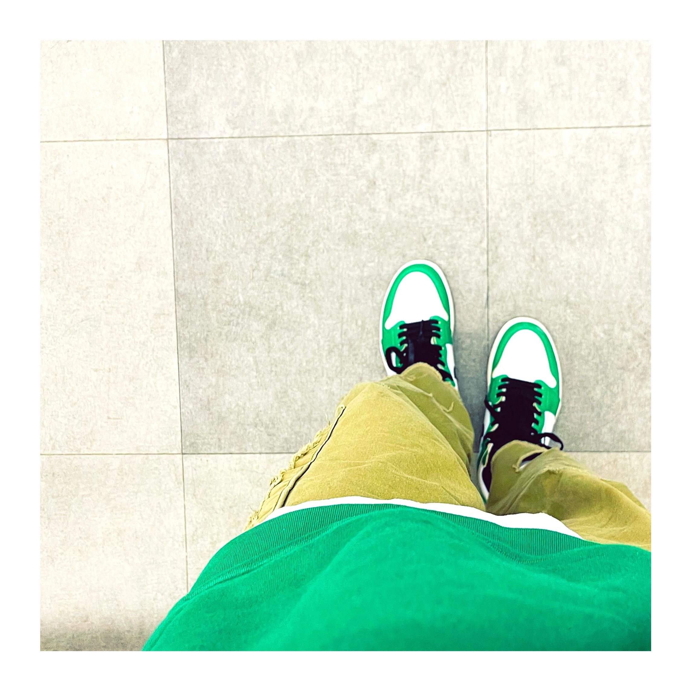 (W) Jordan 1 Retro High OG Lucky Green, Lego Liebherr R 9800 Excavator (Korean Ver.) 착용 스타일 - 2