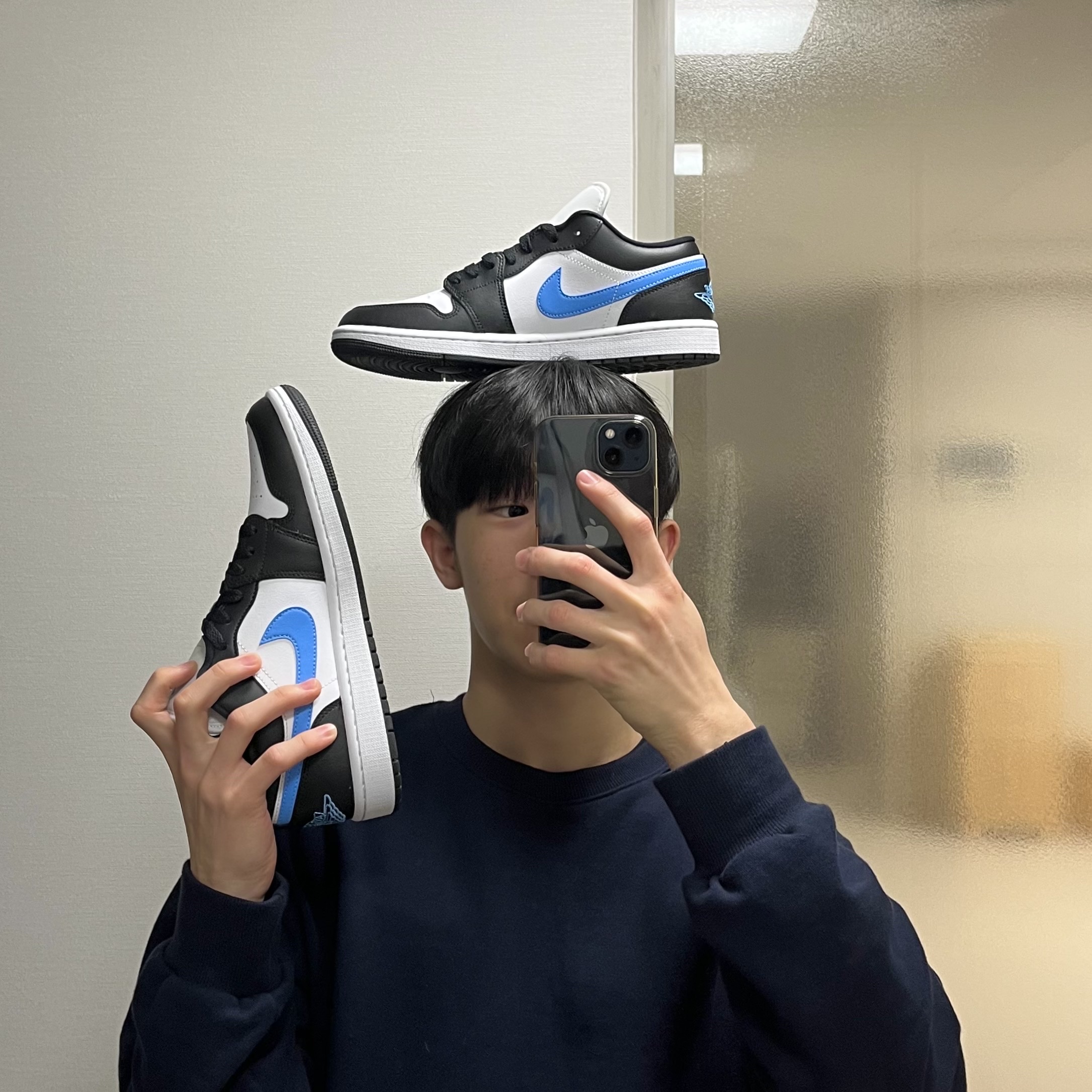 (W) Jordan 1 Low Black University Blue 착용 스타일 - 1